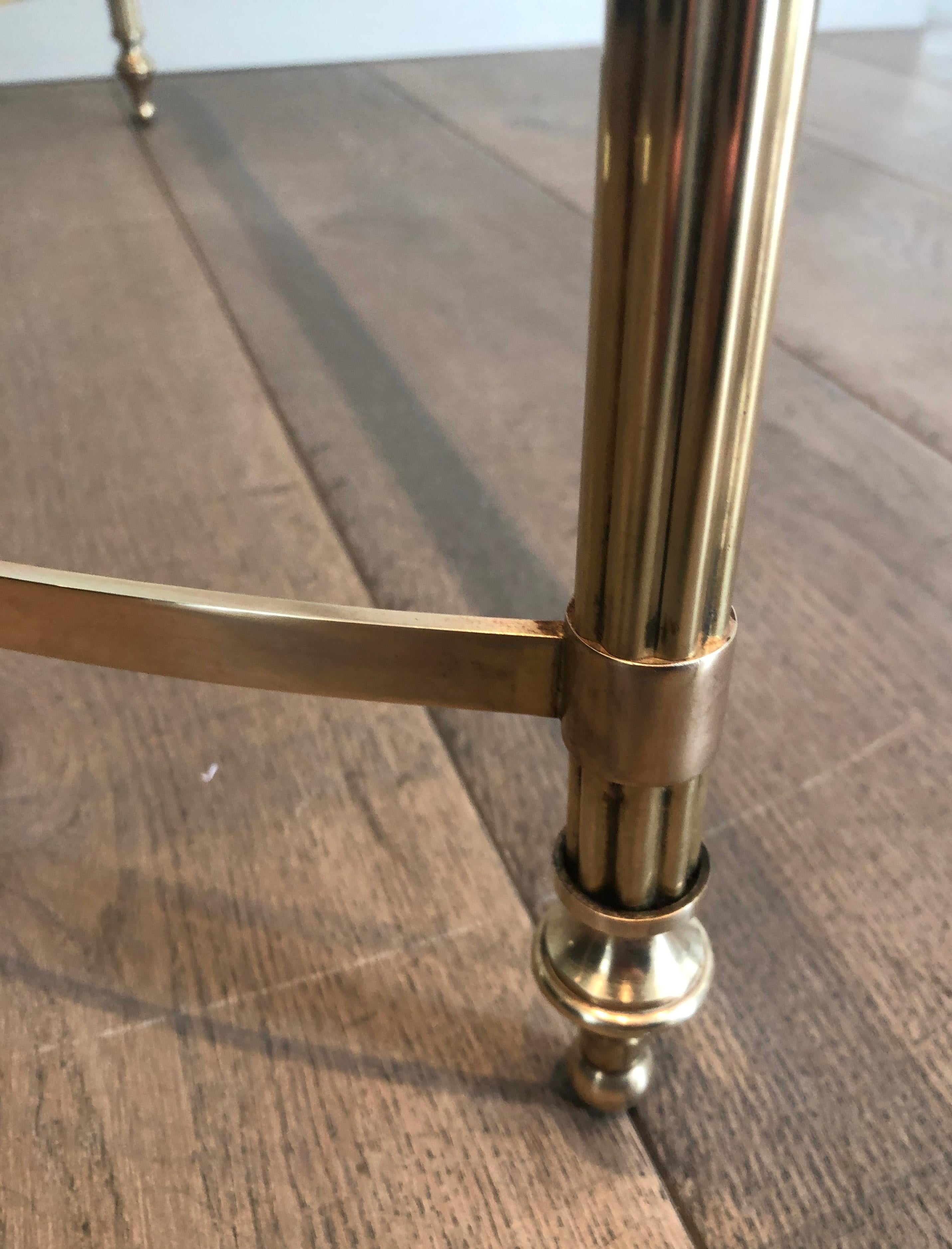 Table basse en laiton de style néoclassique par Maison Jansen en vente 4
