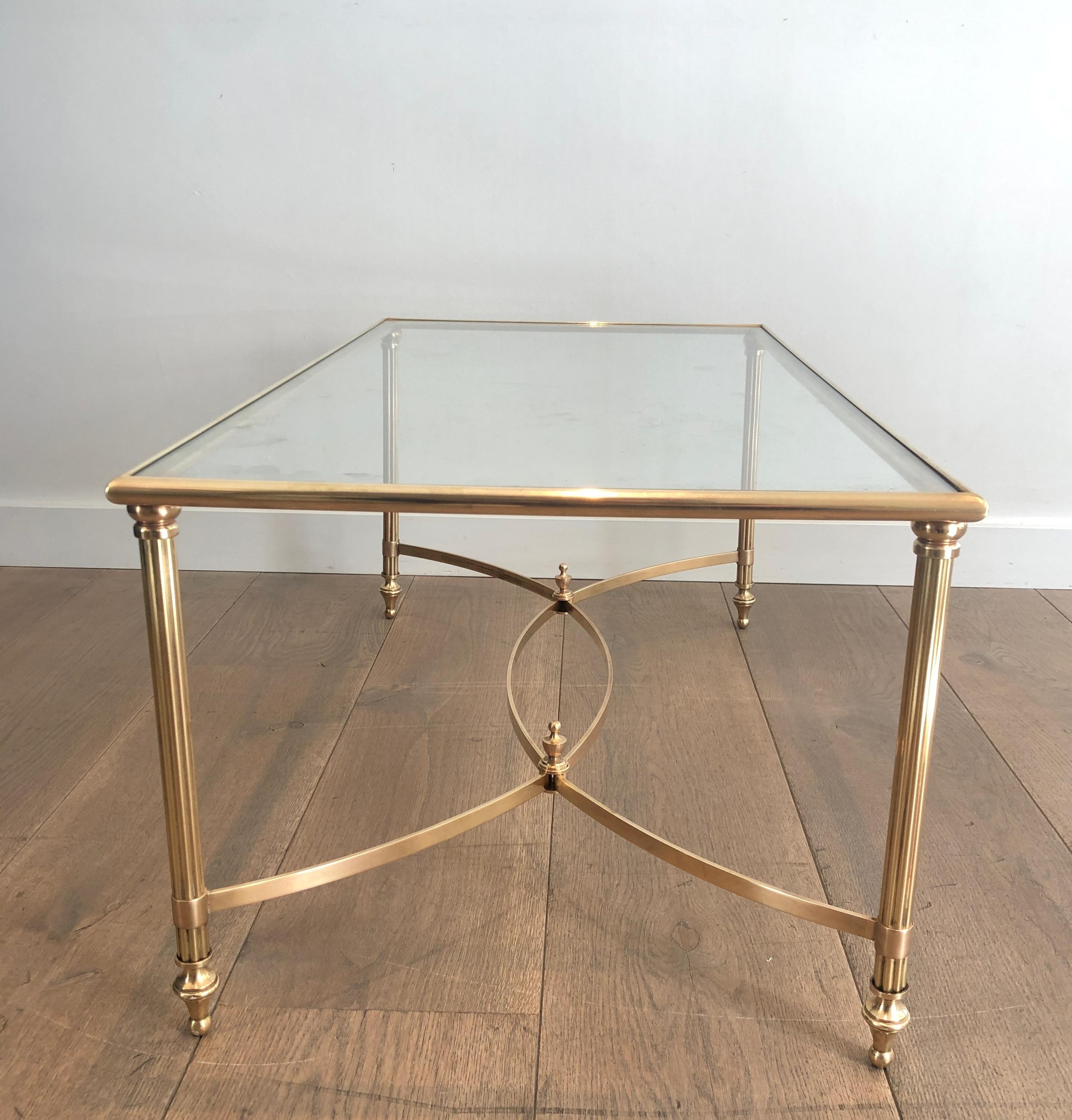 Milieu du XXe siècle Table basse en laiton de style néoclassique par Maison Jansen en vente