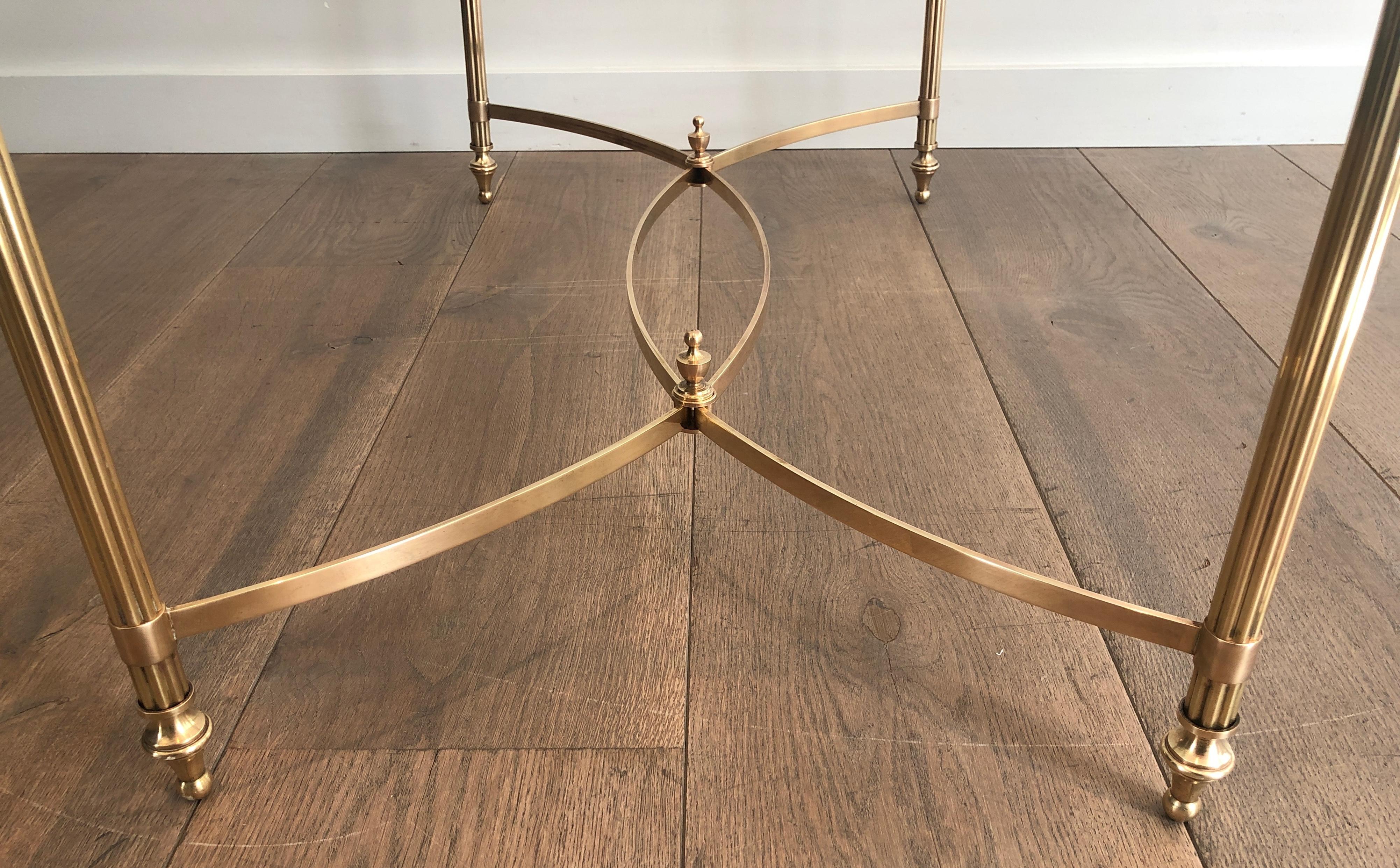 Table basse en laiton de style néoclassique par Maison Jansen en vente 1