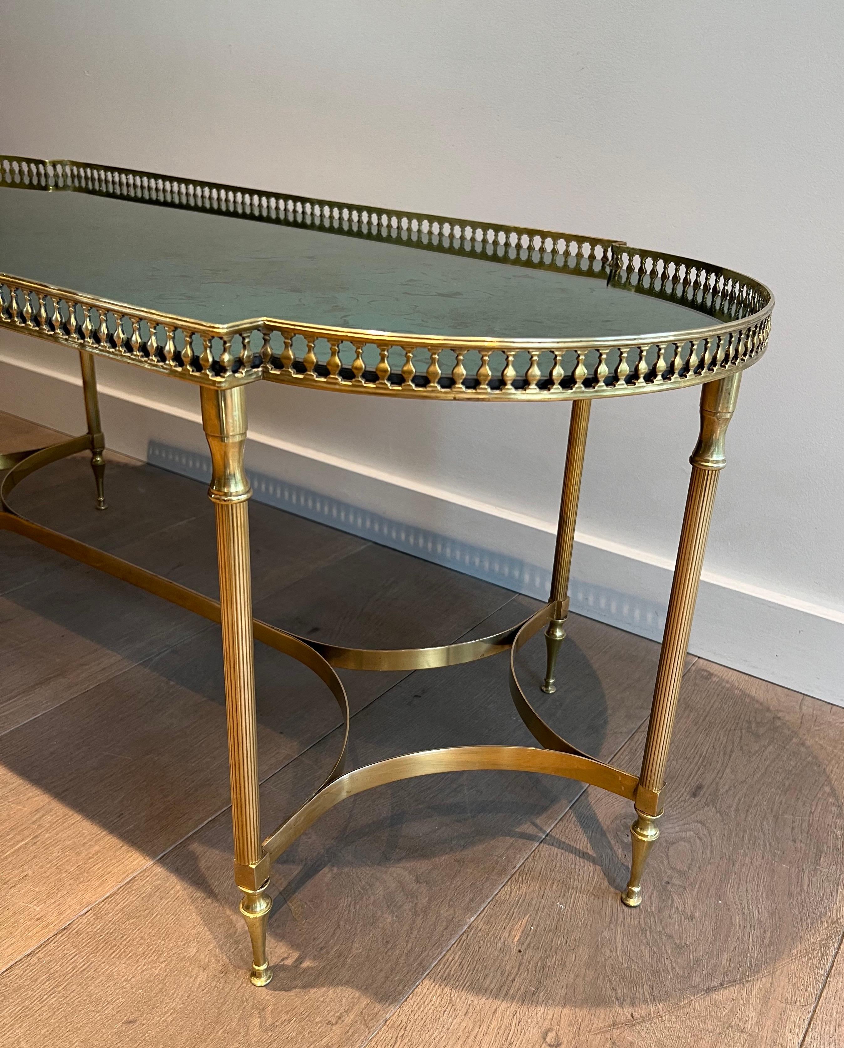 Table basse de style néoclassique en laiton dans le style de Maria Pergay. Circa 1940 en vente 4