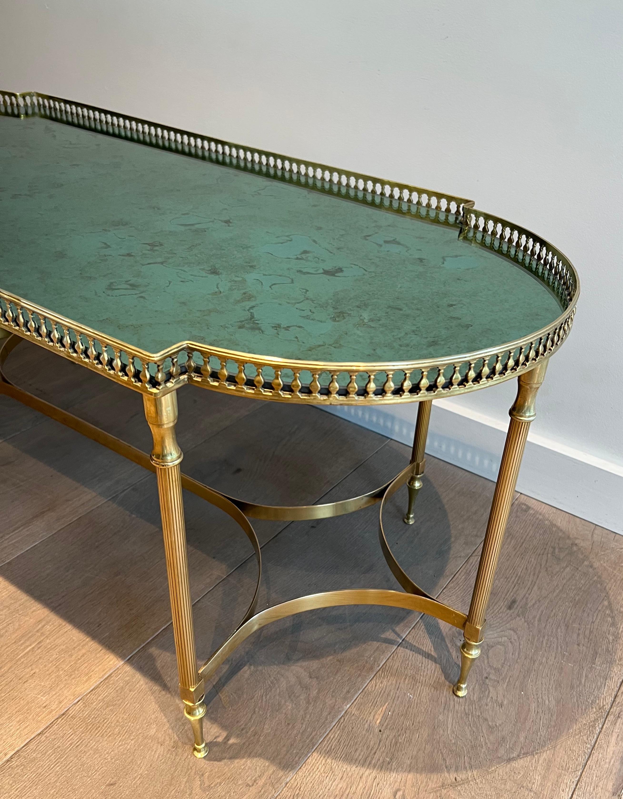 Table basse de style néoclassique en laiton dans le style de Maria Pergay. Circa 1940 en vente 10