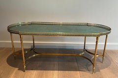 Table basse de style néoclassique en laiton dans le style de Maria Pergay. Circa 1940
