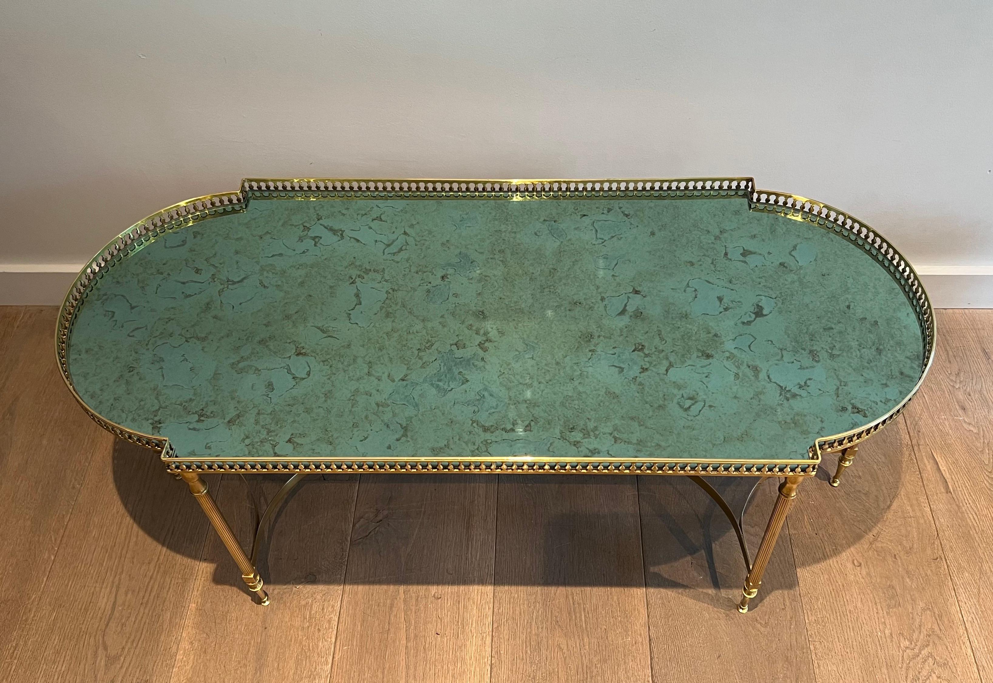 Table basse de style néoclassique en laiton dans le style de Maria Pergay. Circa 1940 en vente 13