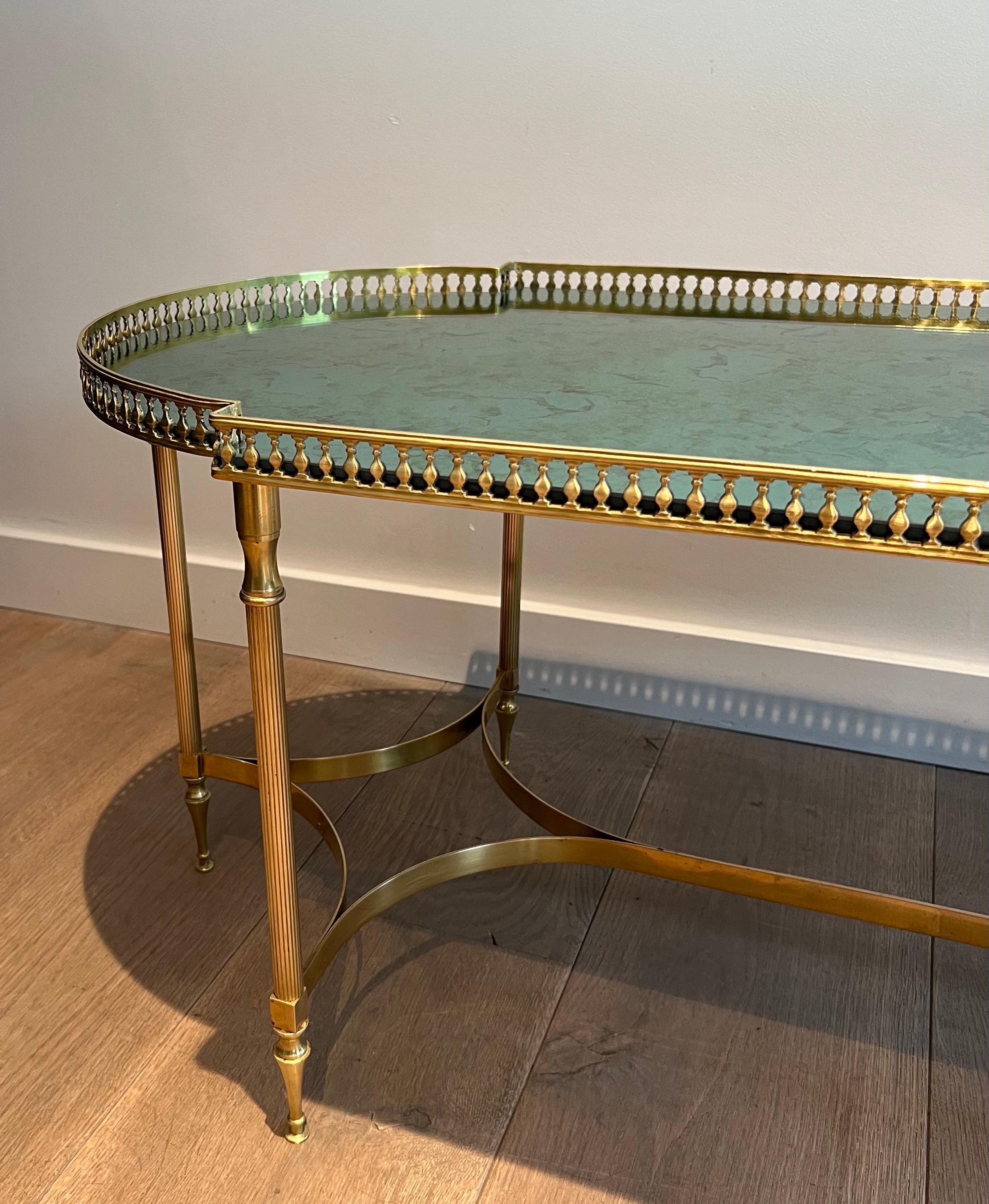 Table basse de style néoclassique en laiton dans le style de Maria Pergay. Circa 1940 en vente 2
