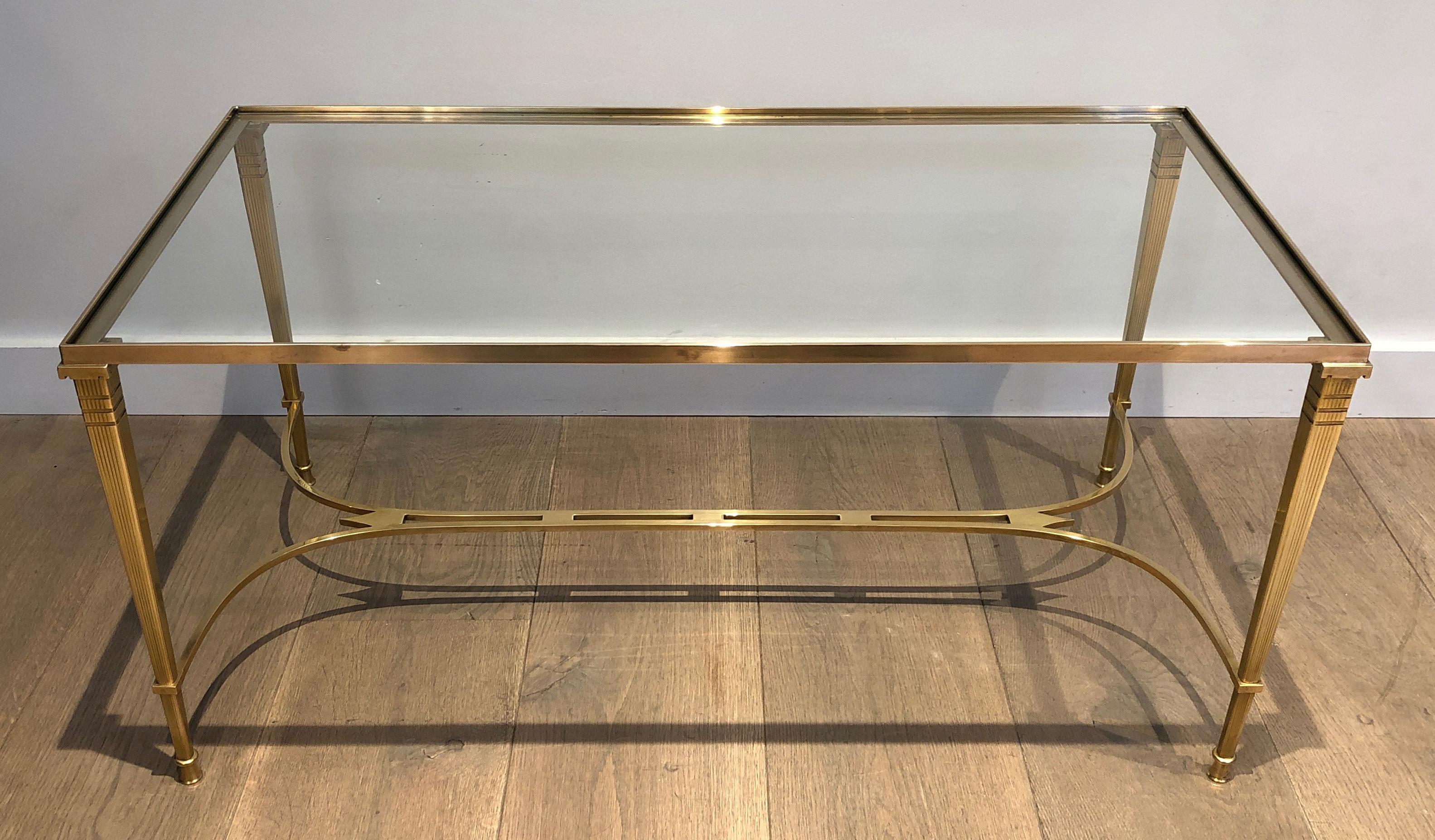 Table basse en laiton de style néoclassique avec étagère en verre transparent par Maison Jansen en vente 5