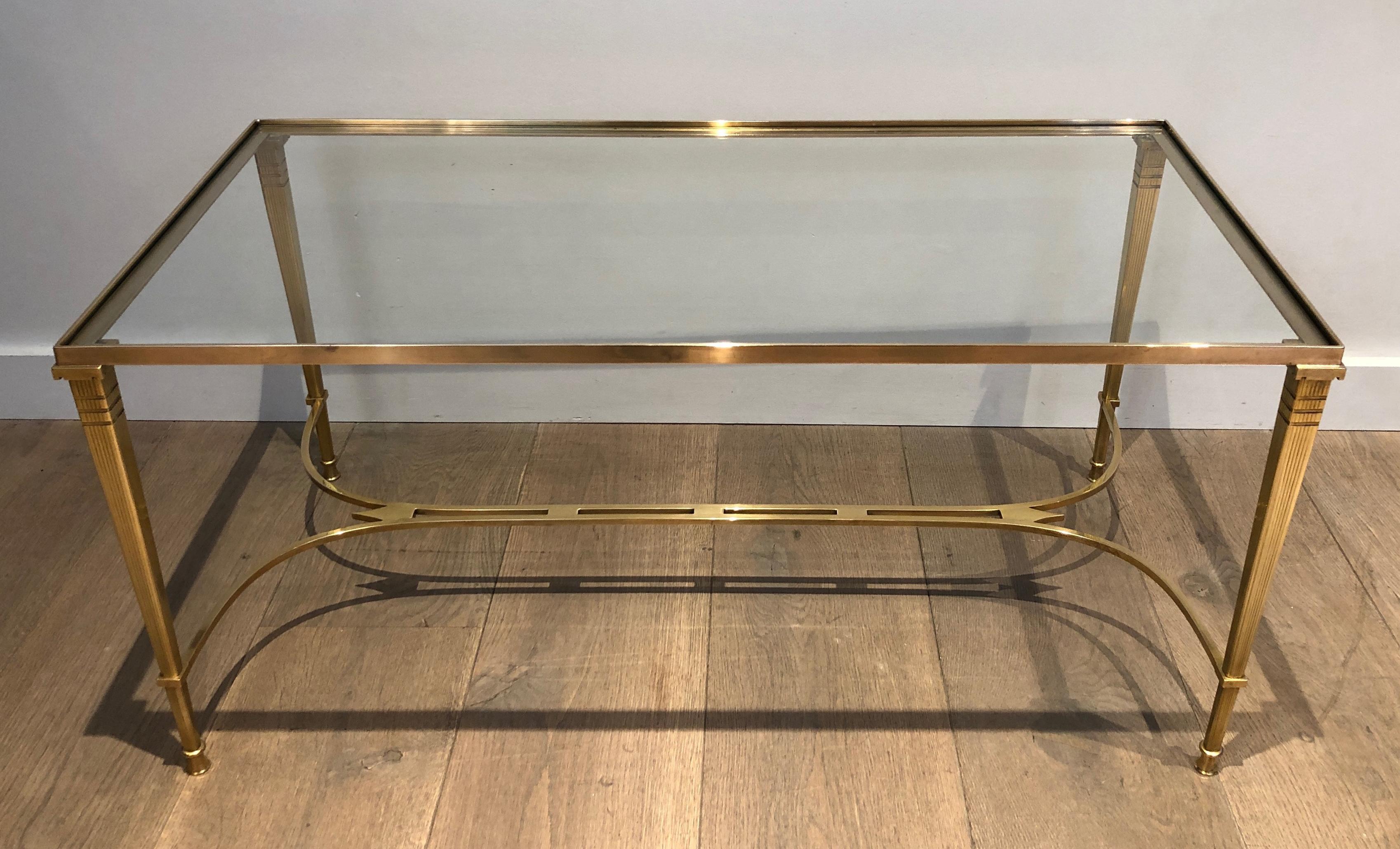 Table basse en laiton de style néoclassique avec étagère en verre transparent par Maison Jansen en vente 13
