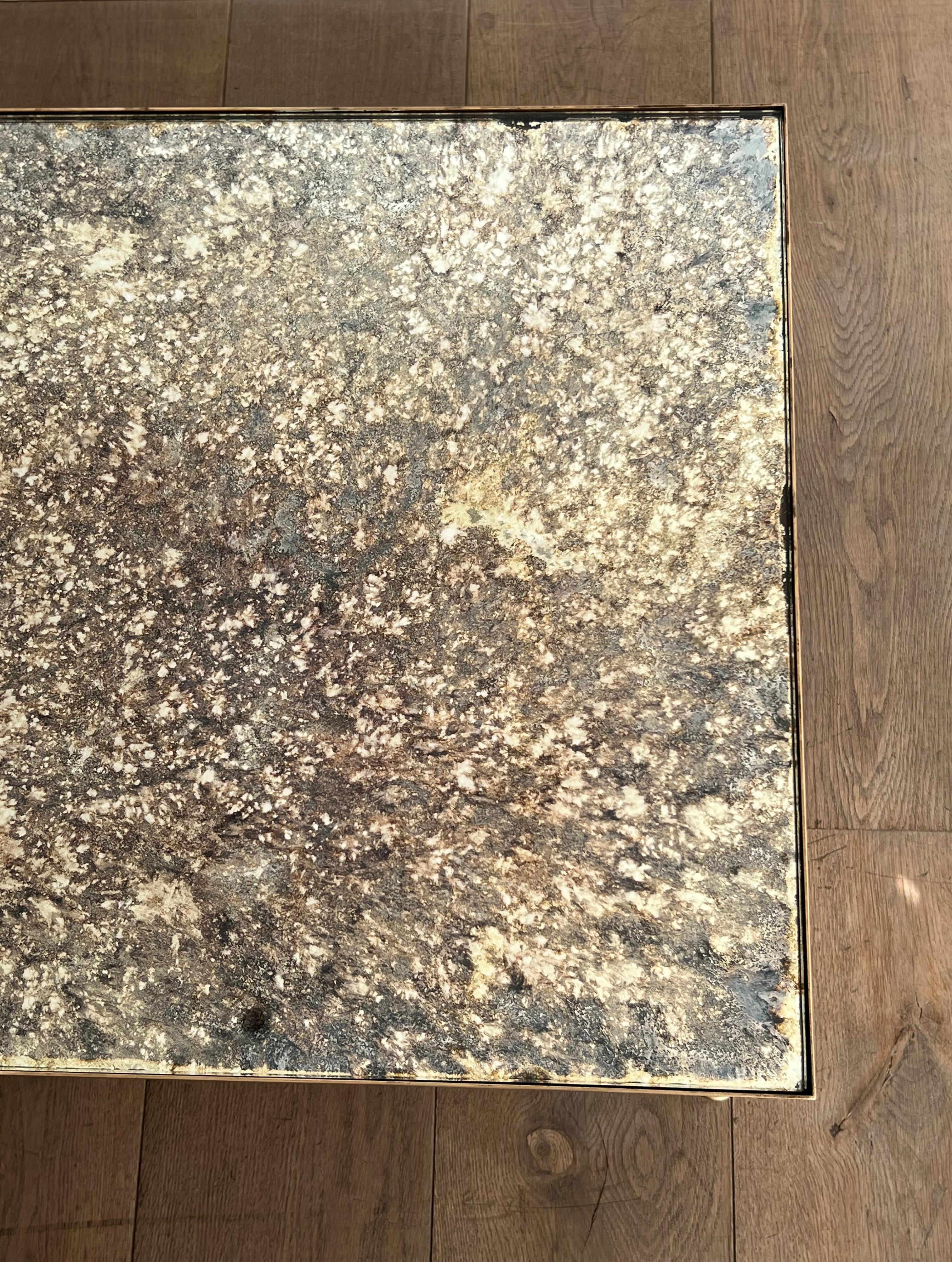 Table basse de style néoclassique avec plateau en miroir églomisé de la Maison Jansen 11