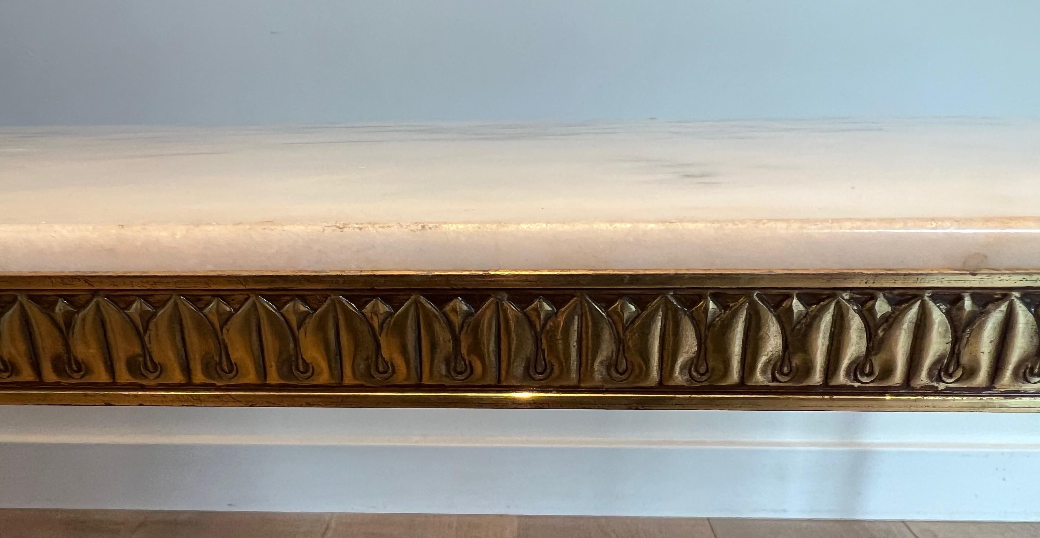 Table basse en laiton de style néoclassique avec plateau en marbre en vente 11