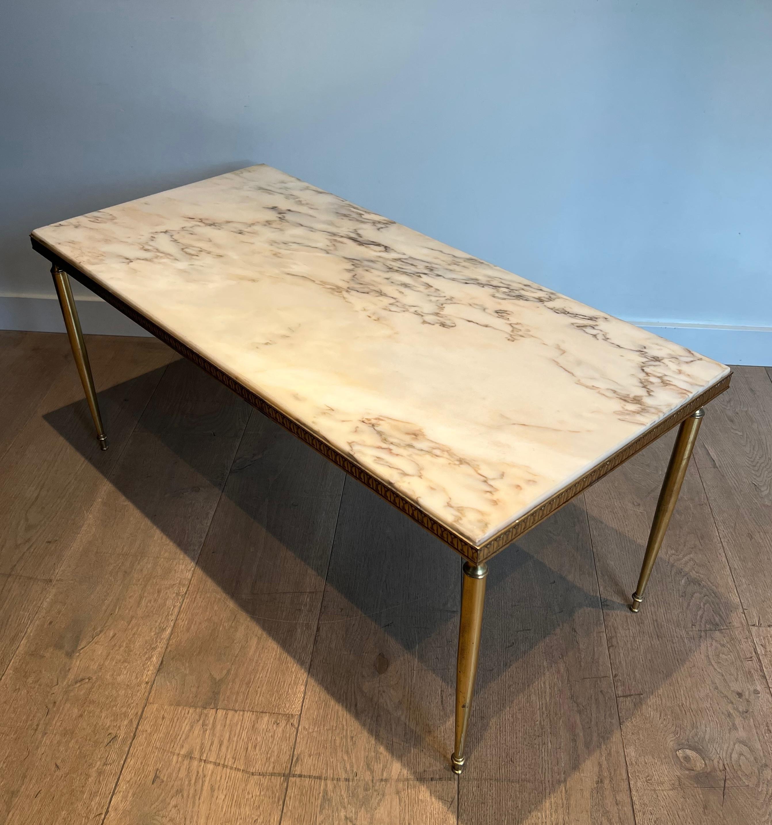 Néoclassique Table basse en laiton de style néoclassique avec plateau en marbre en vente