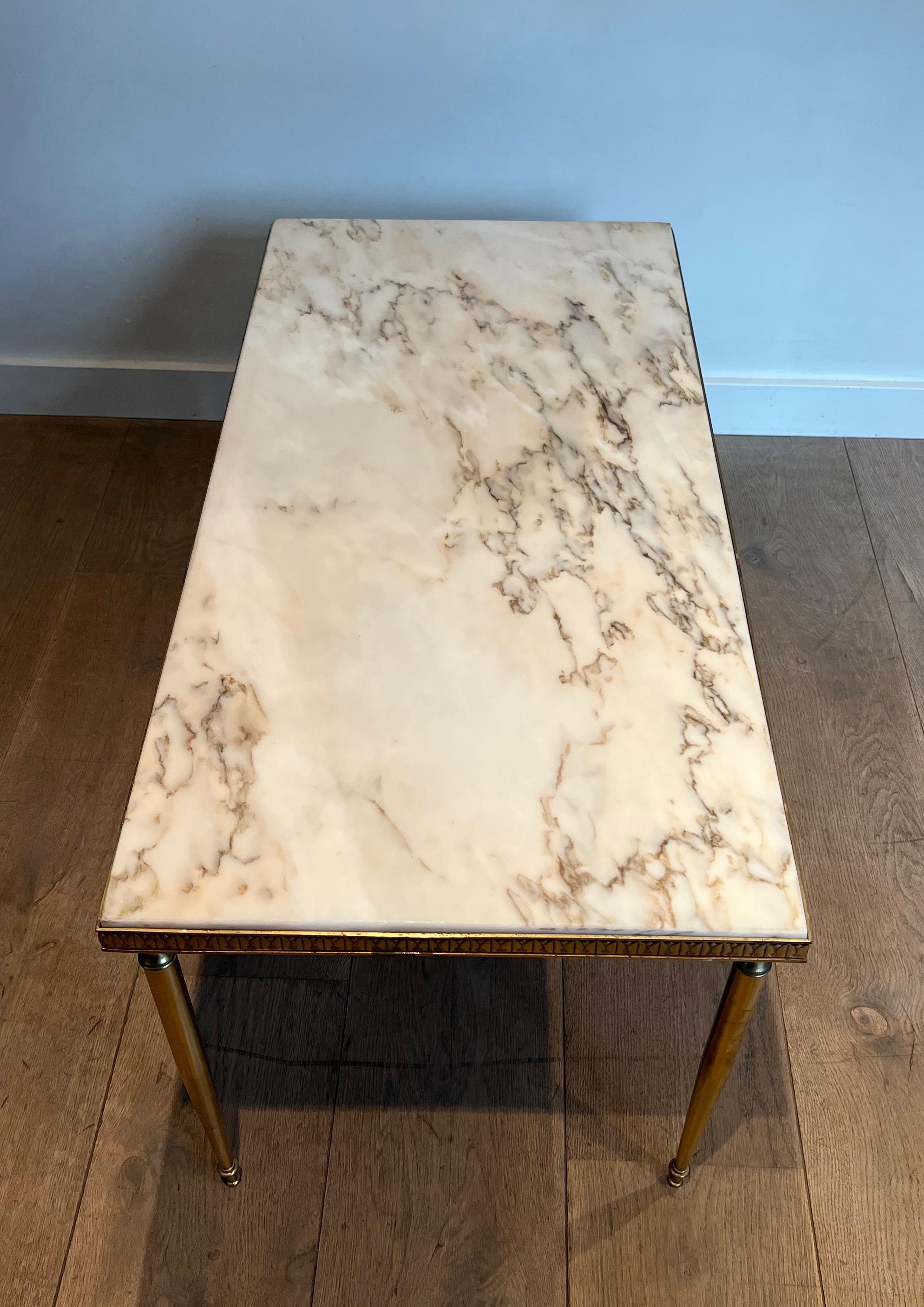 Table basse en laiton de style néoclassique avec plateau en marbre Bon état - En vente à Marcq-en-Barœul, Hauts-de-France