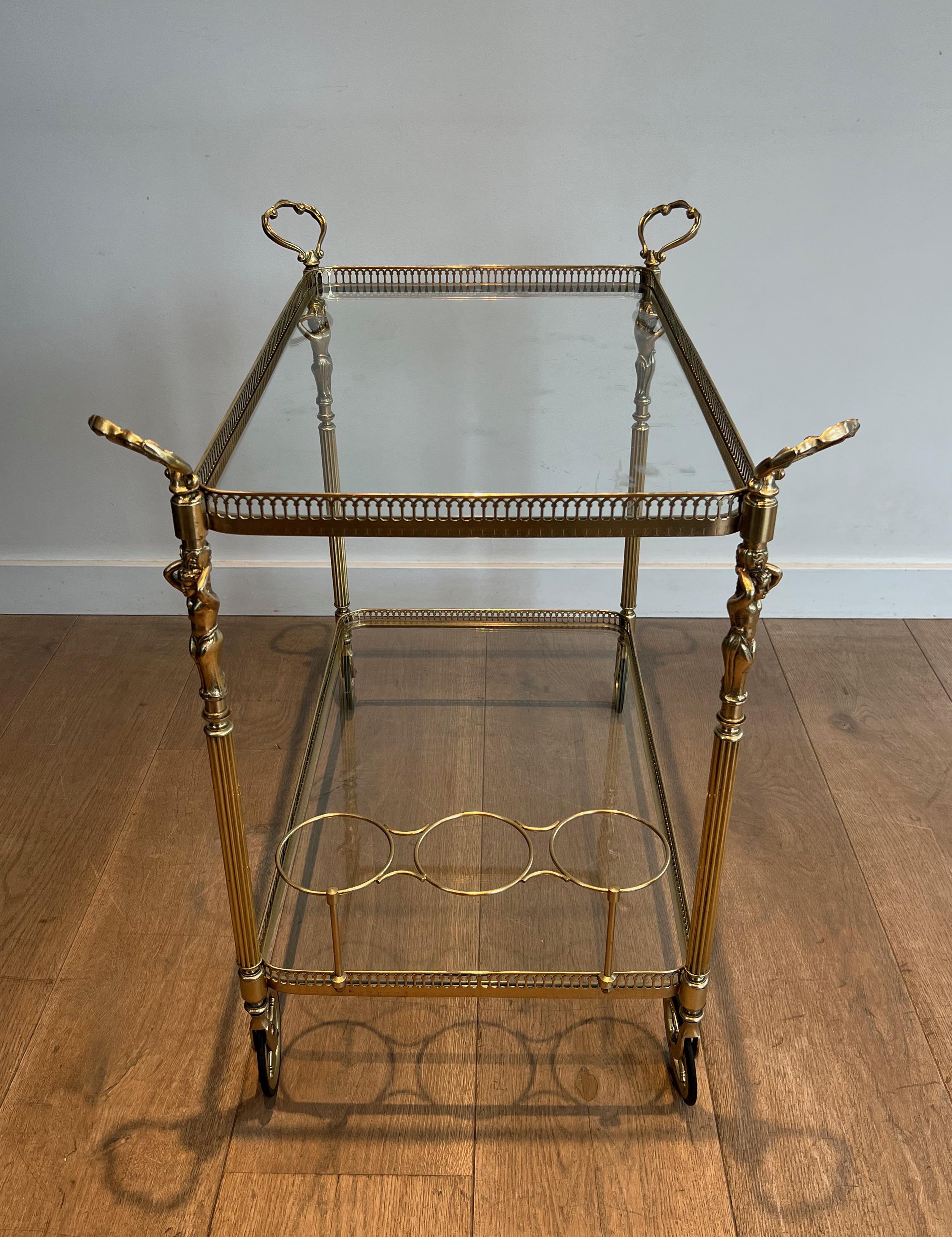 Neoclassical style brass drinks trolley with cherubs In Good Condition For Sale In Marcq-en-Barœul, Hauts-de-France