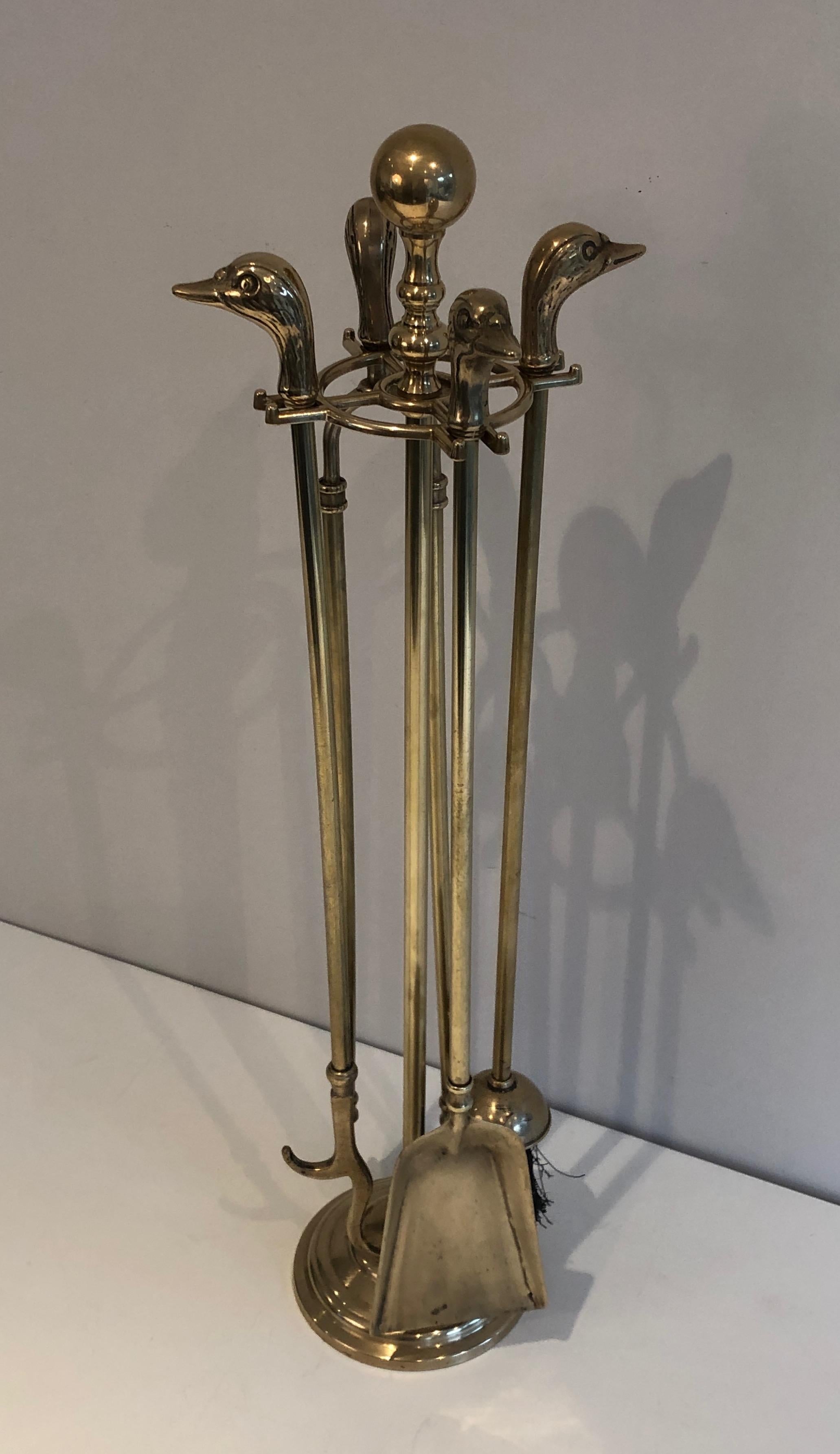 Attrezzi per caminetto in ottone con teste di anatra in stile neoclassico, francese, circa 1970 in vendita 11