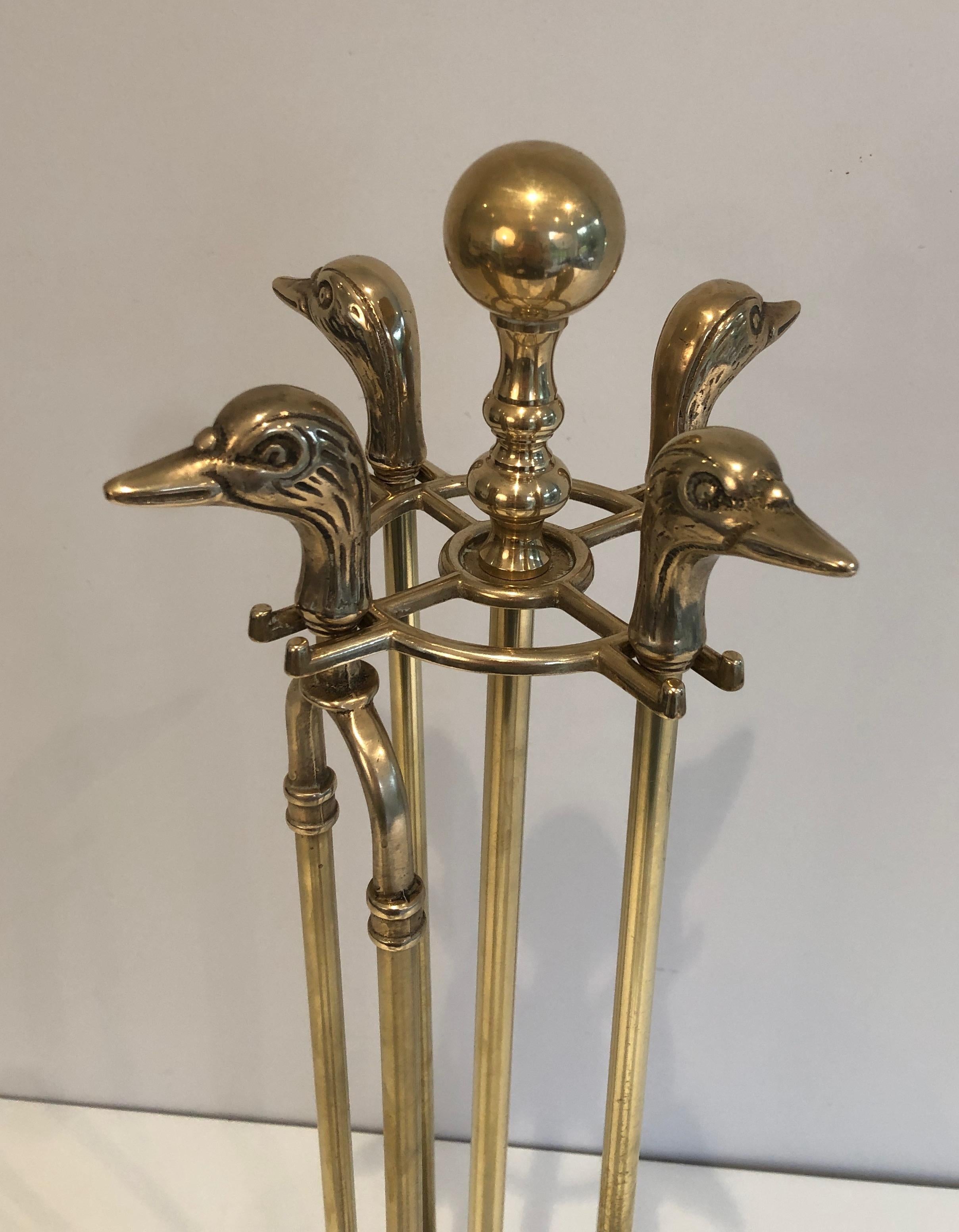 Neoclassical Style Brass Duck Heads Fireplace Tools, French, circa 1970 In Good Condition For Sale In Marcq-en-Barœul, Hauts-de-France