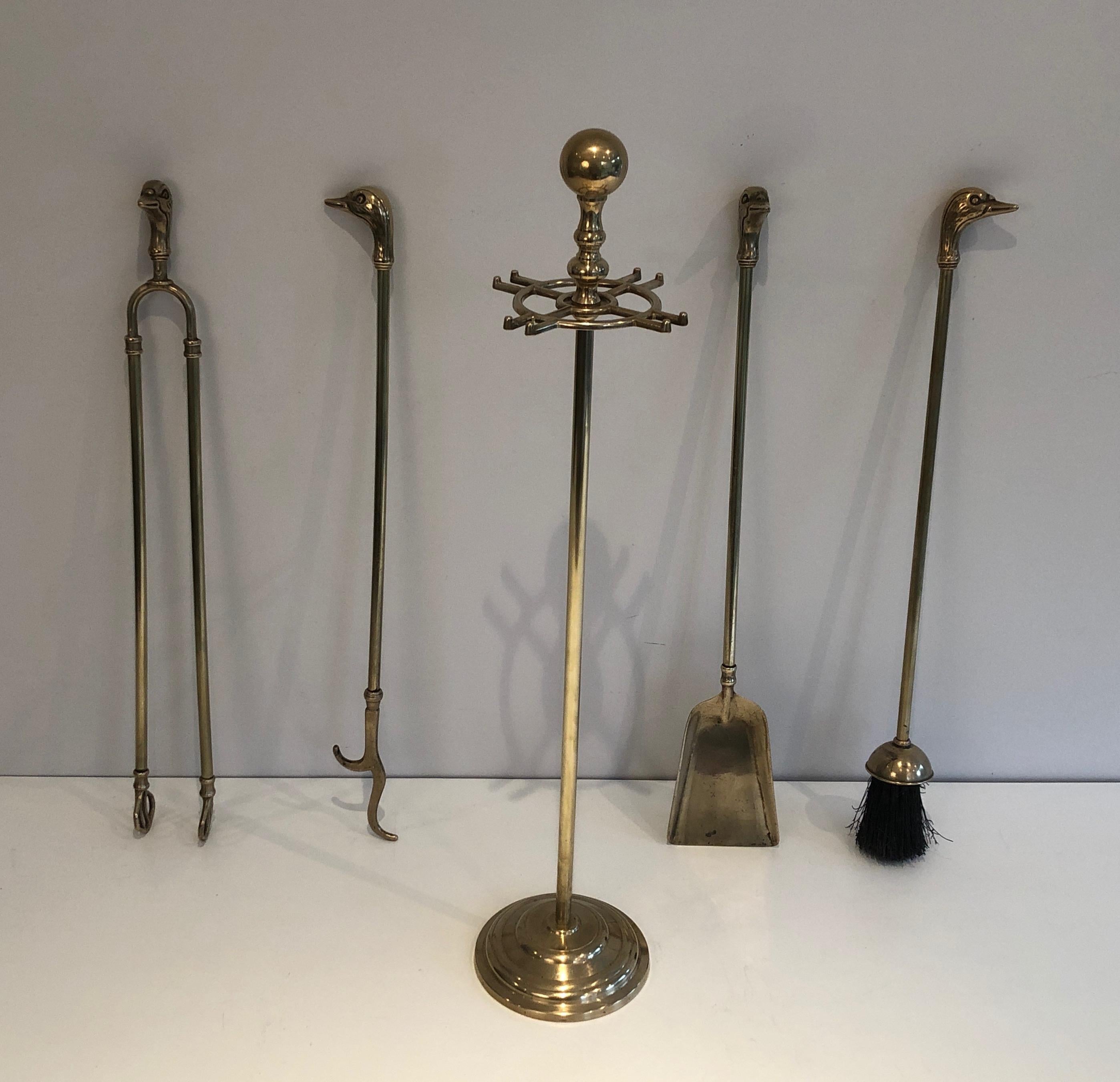 Attrezzi per caminetto in ottone con teste di anatra in stile neoclassico, francese, circa 1970 In condizioni buone in vendita a Marcq-en-Barœul, Hauts-de-France