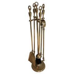 Herramientas de latón para chimeneas de estilo neoclásico