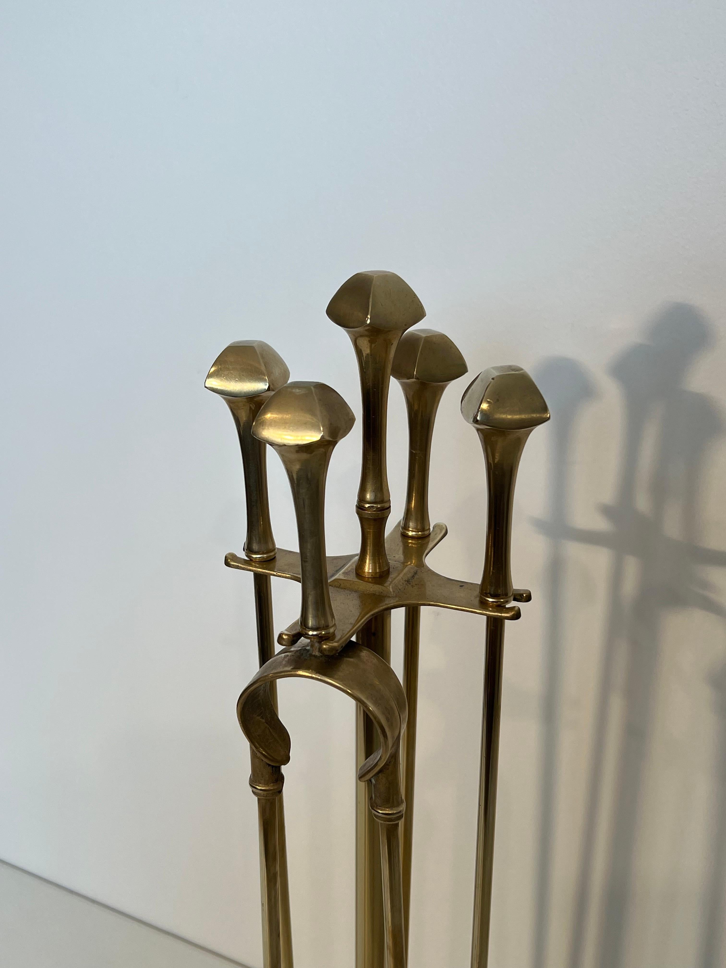 Strumenti per caminetto in ottone in stile neoclassico. Francese. Circa 1970 In condizioni buone in vendita a Marcq-en-Barœul, Hauts-de-France