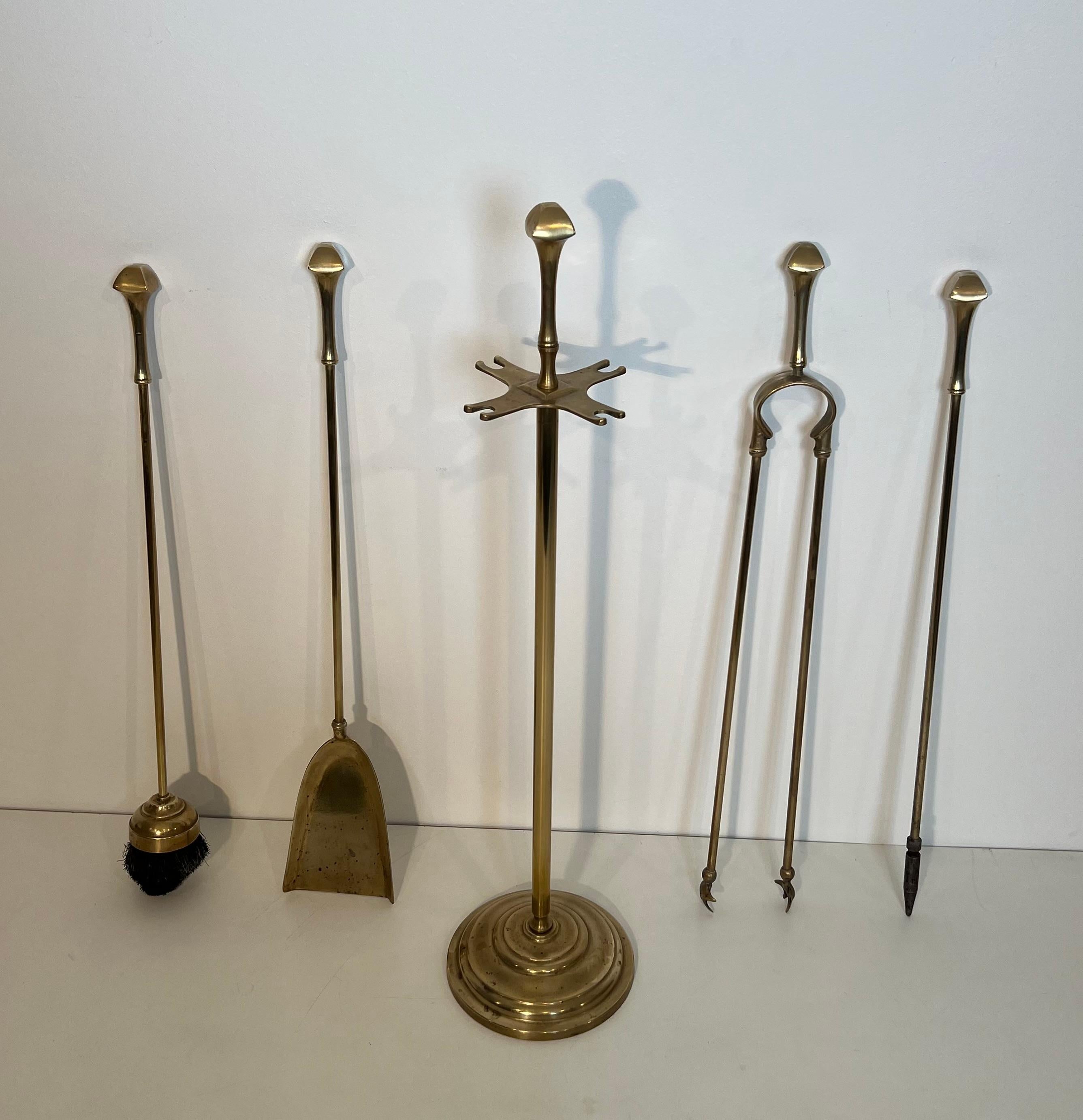 Ottone Strumenti per caminetto in ottone in stile neoclassico. Francese. Circa 1970 in vendita
