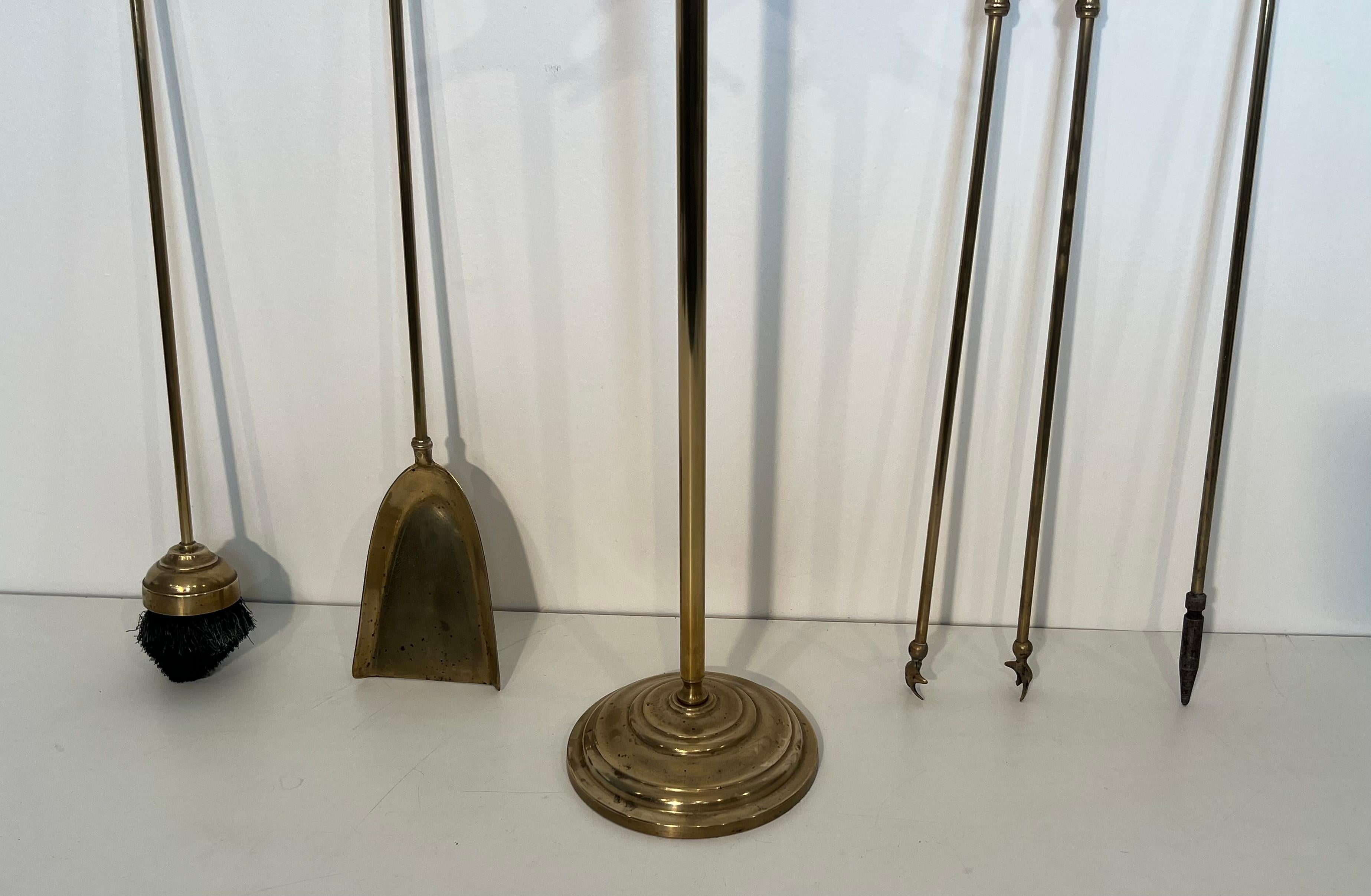 Strumenti per caminetto in ottone in stile neoclassico. Francese. Circa 1970 in vendita 2