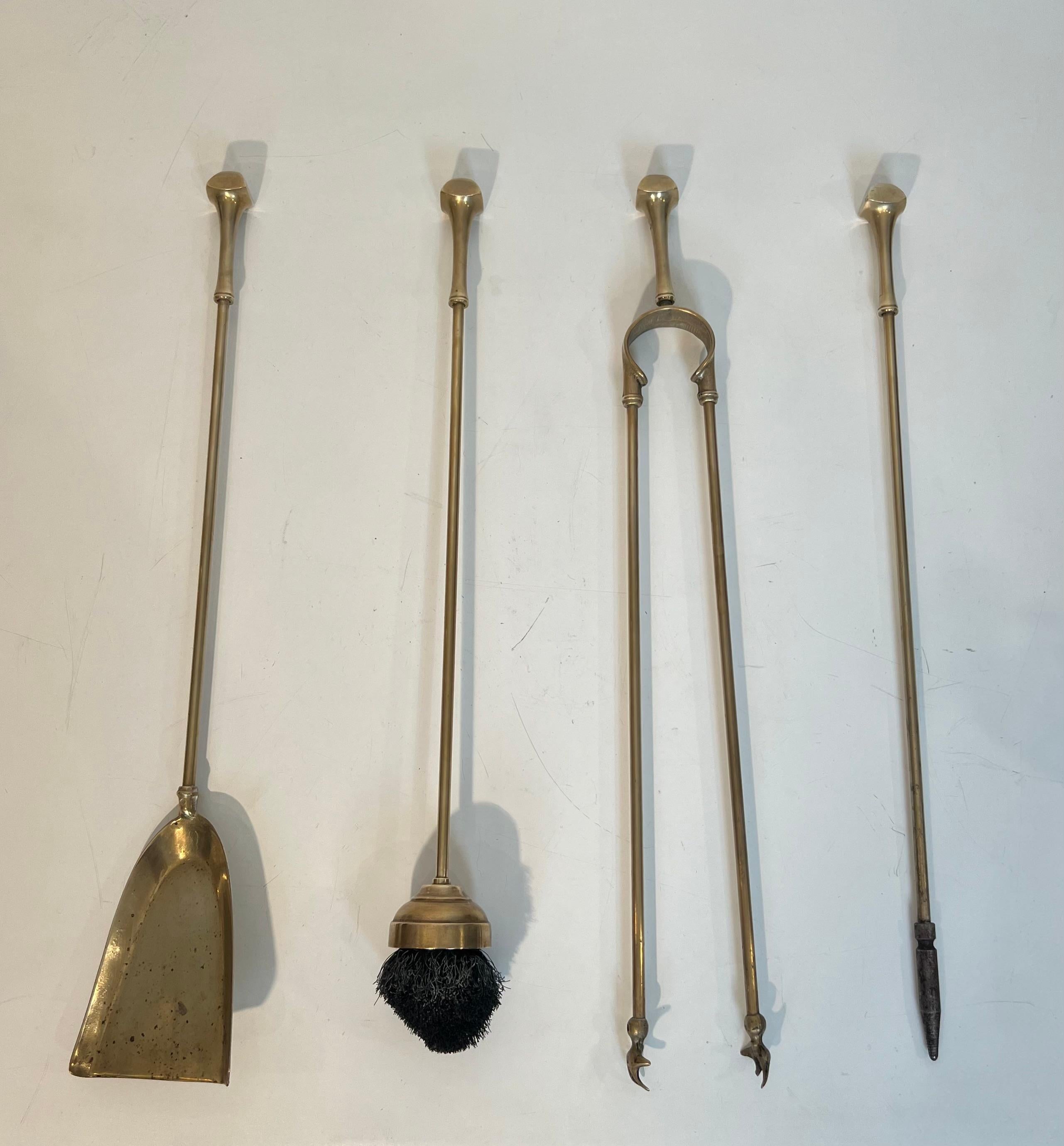 Strumenti per caminetto in ottone in stile neoclassico. Francese. Circa 1970 in vendita 3