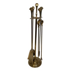 Strumenti per caminetto in ottone in stile neoclassico. Francese. Circa 1970
