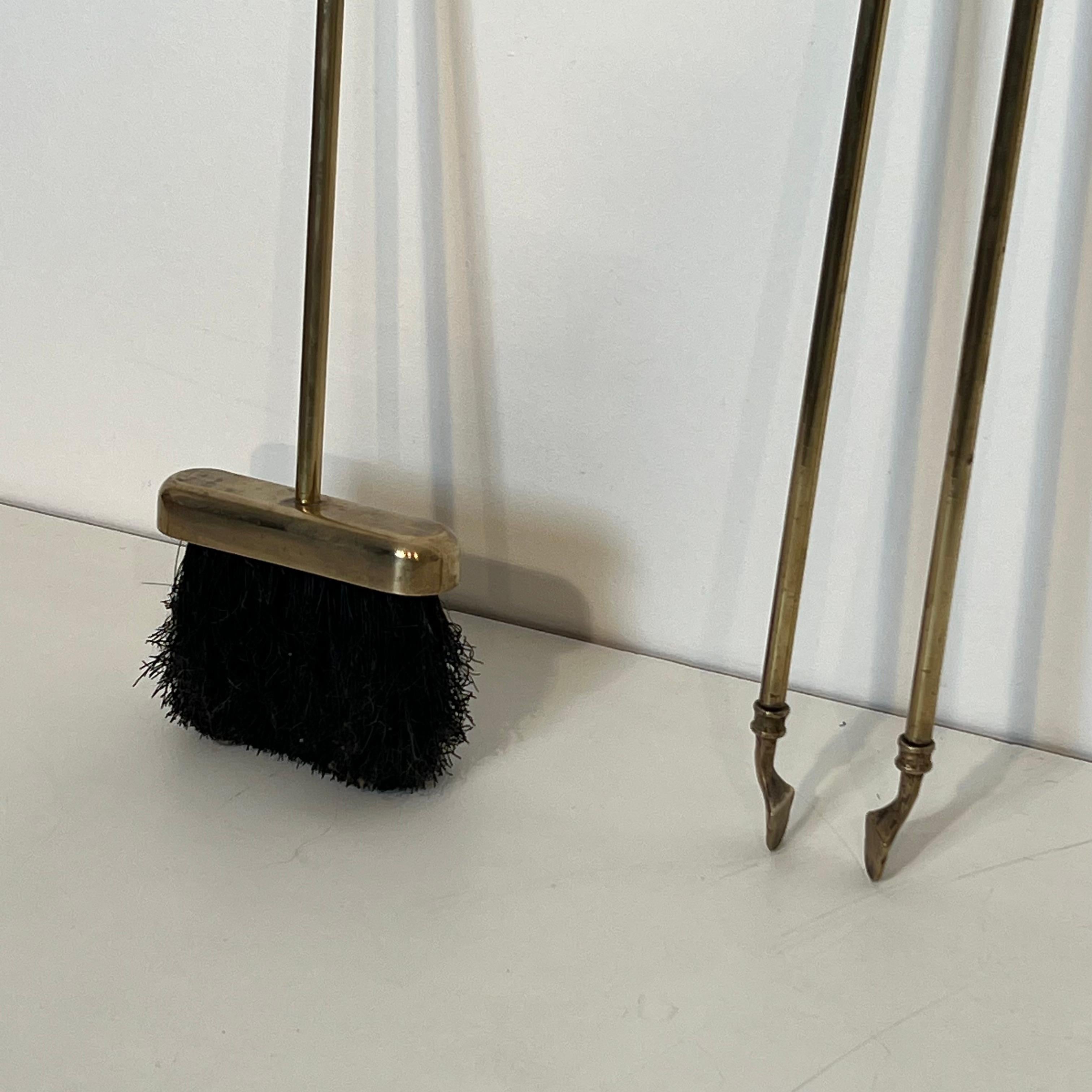 Neoclassical Style Brass Fireplace Tools on Stand in vendita 4