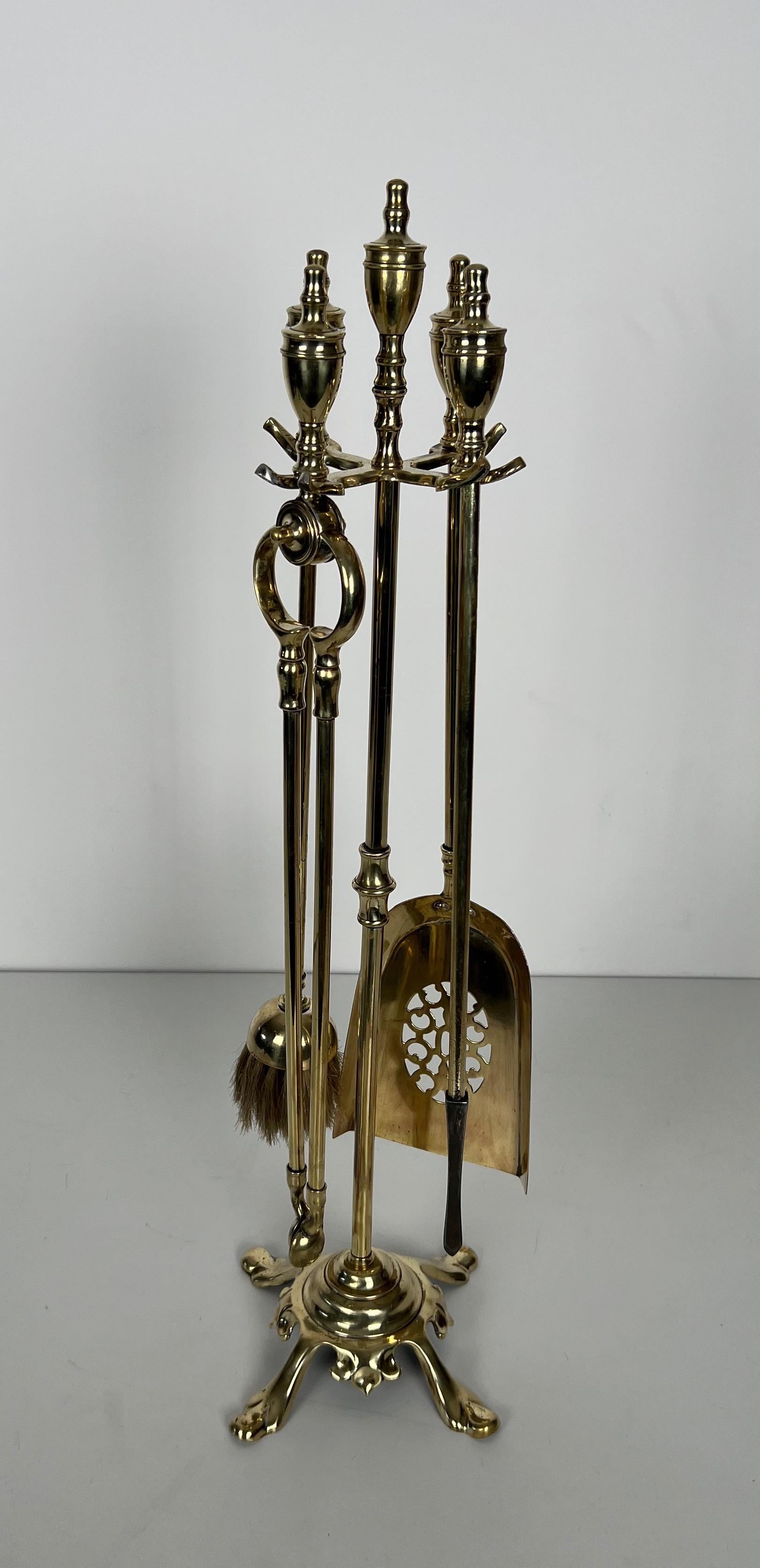 This very nice and rare neoclassical style fireplace tools on stand is made of brass. This is a fine work, the brass is finely chiseled. This is a French work. Circa 1940