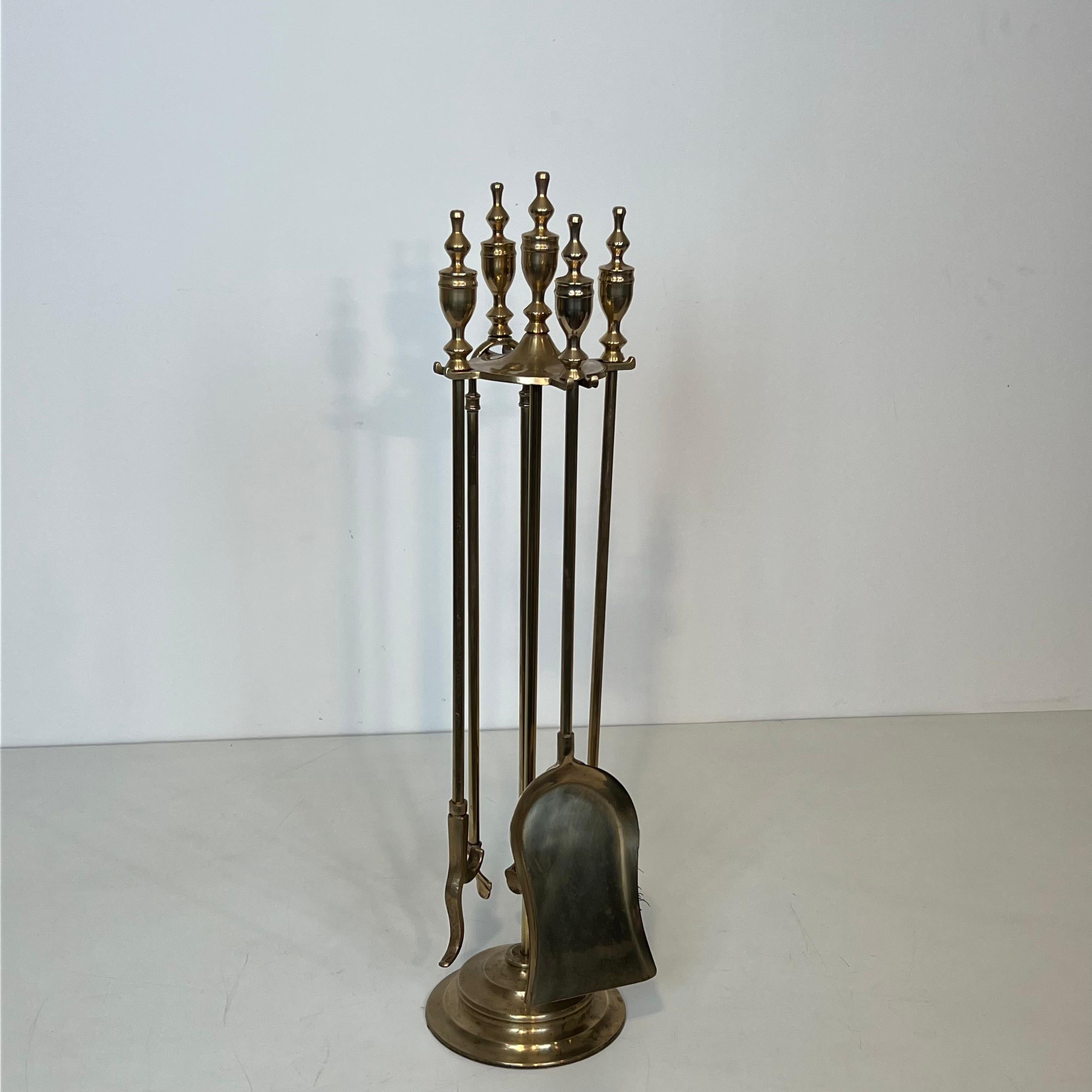 Neoclassico Neoclassical Style Brass Fireplace Tools on Stand in vendita