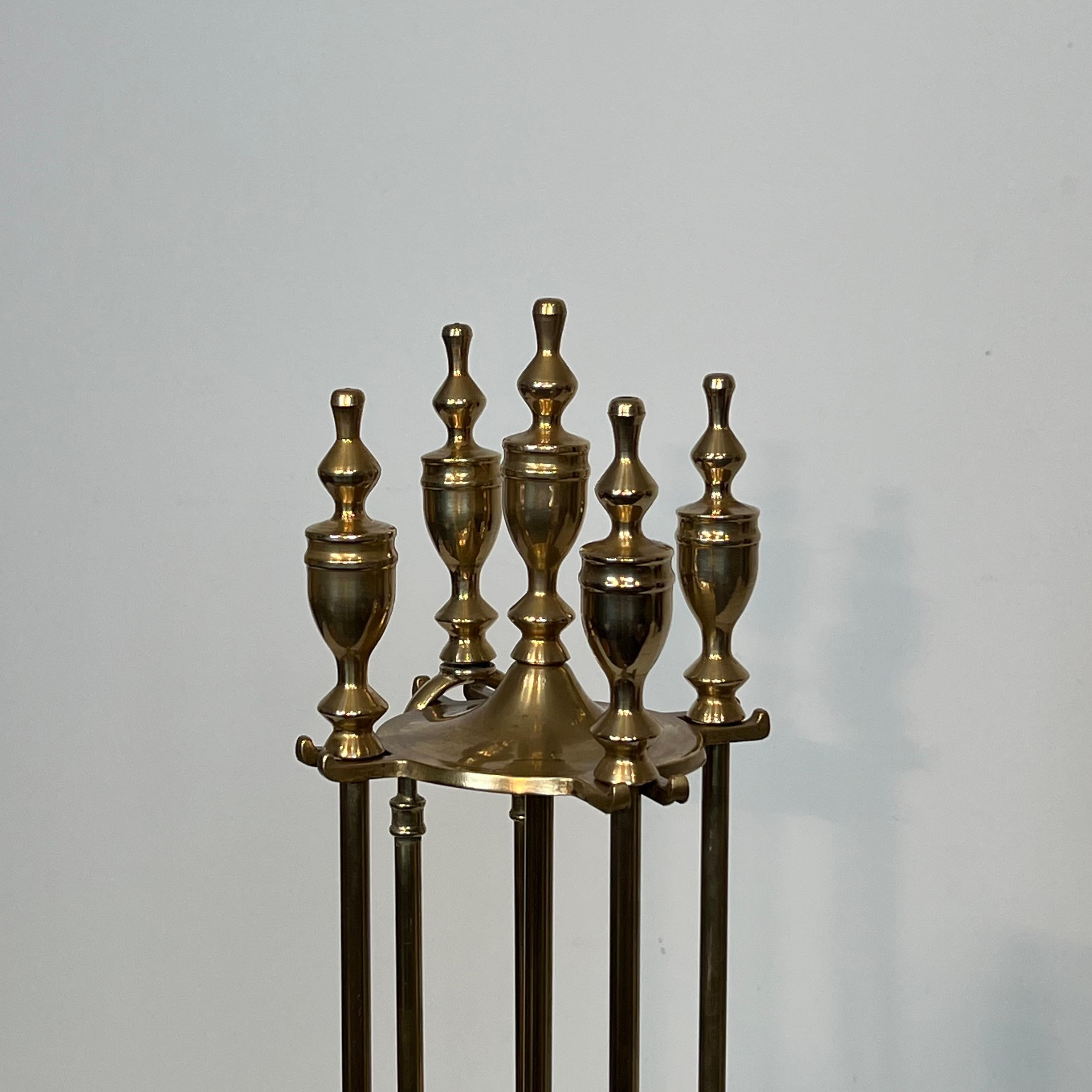 Neoclassical Style Brass Fireplace Tools on Stand In condizioni buone in vendita a Marcq-en-Barœul, Hauts-de-France