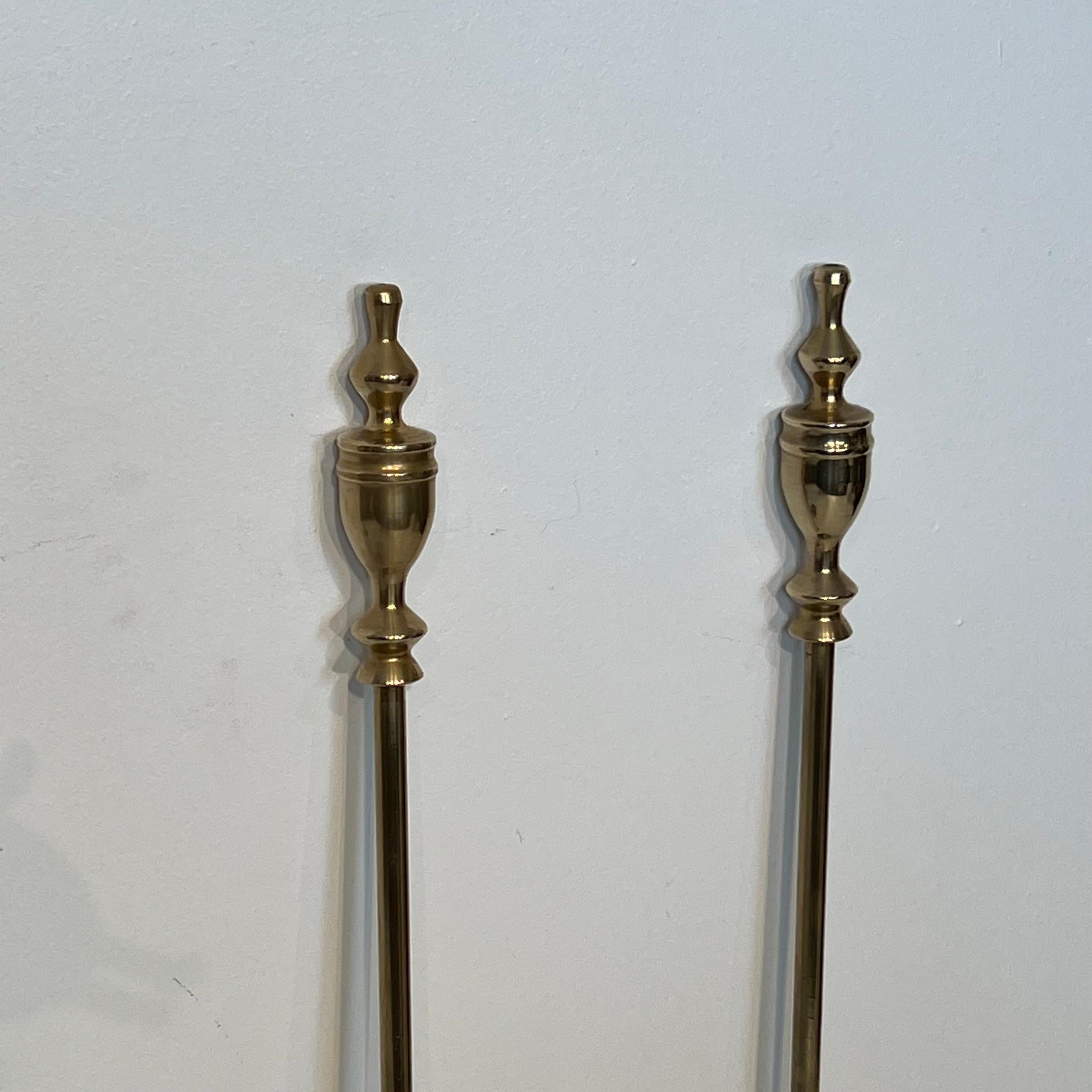 Neoclassical Style Brass Fireplace Tools on Stand in vendita 2