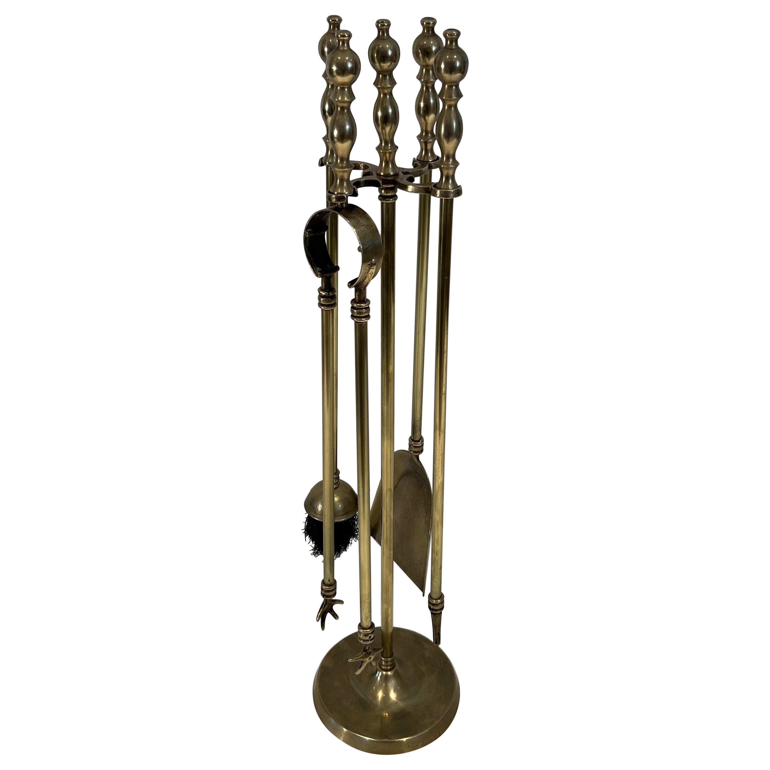 Strumenti per caminetto in ottone in stile neoclassico su supporto