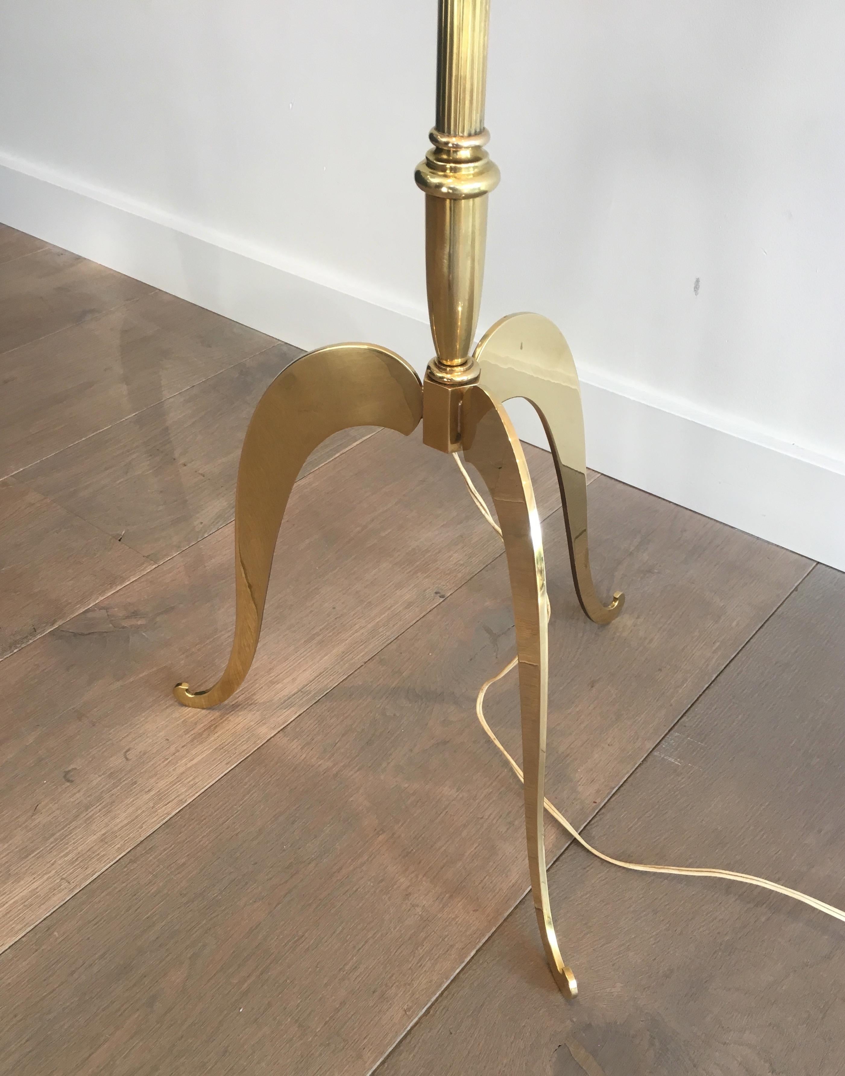 Stehlampe aus Messing im neoklassischen Stil:: französisch:: um 1940 im Zustand „Gut“ in Marcq-en-Barœul, Hauts-de-France