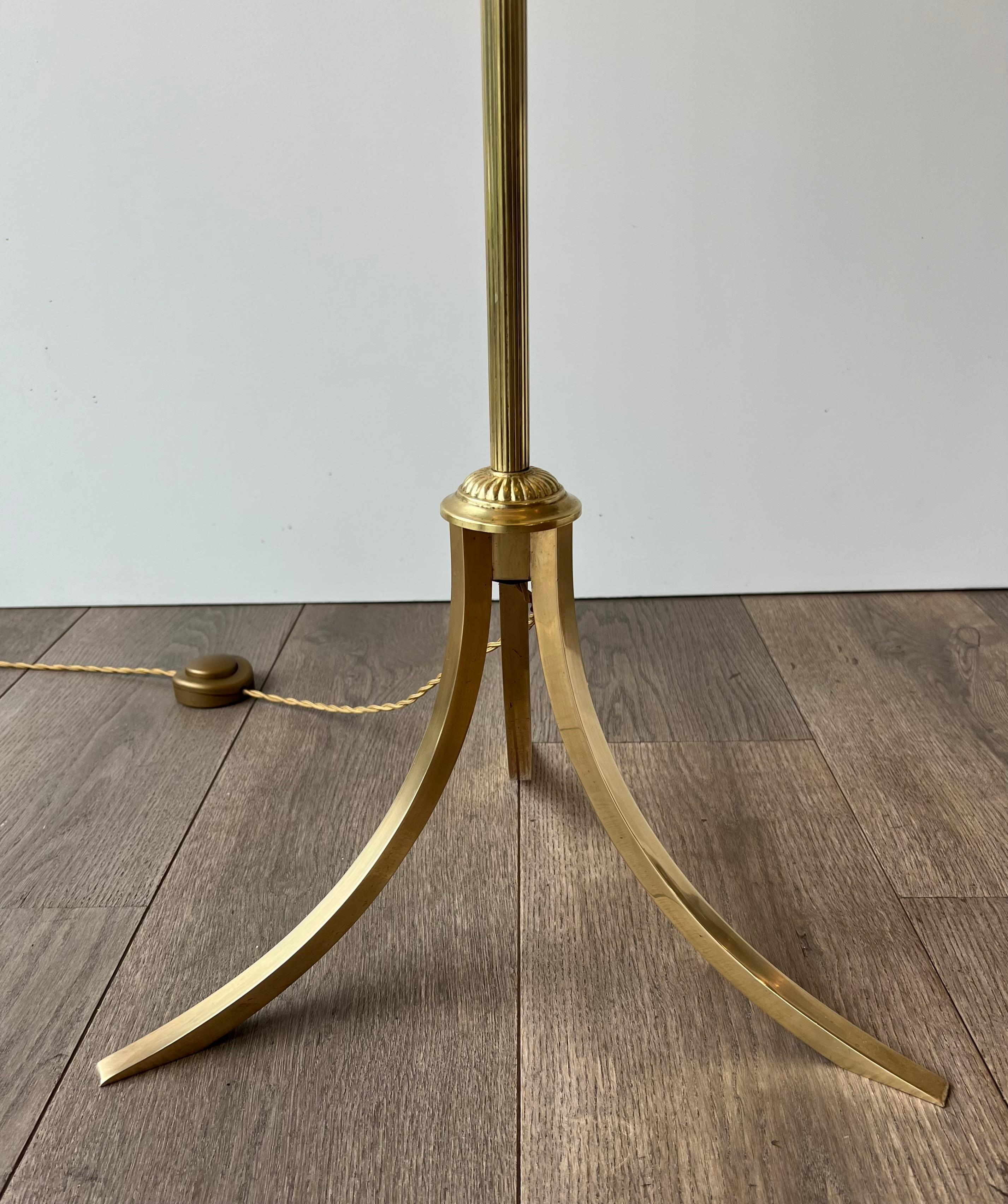 Lampada da terra in ottone in stile neoclassico francese degli anni '40, Maison Jansen in vendita 3