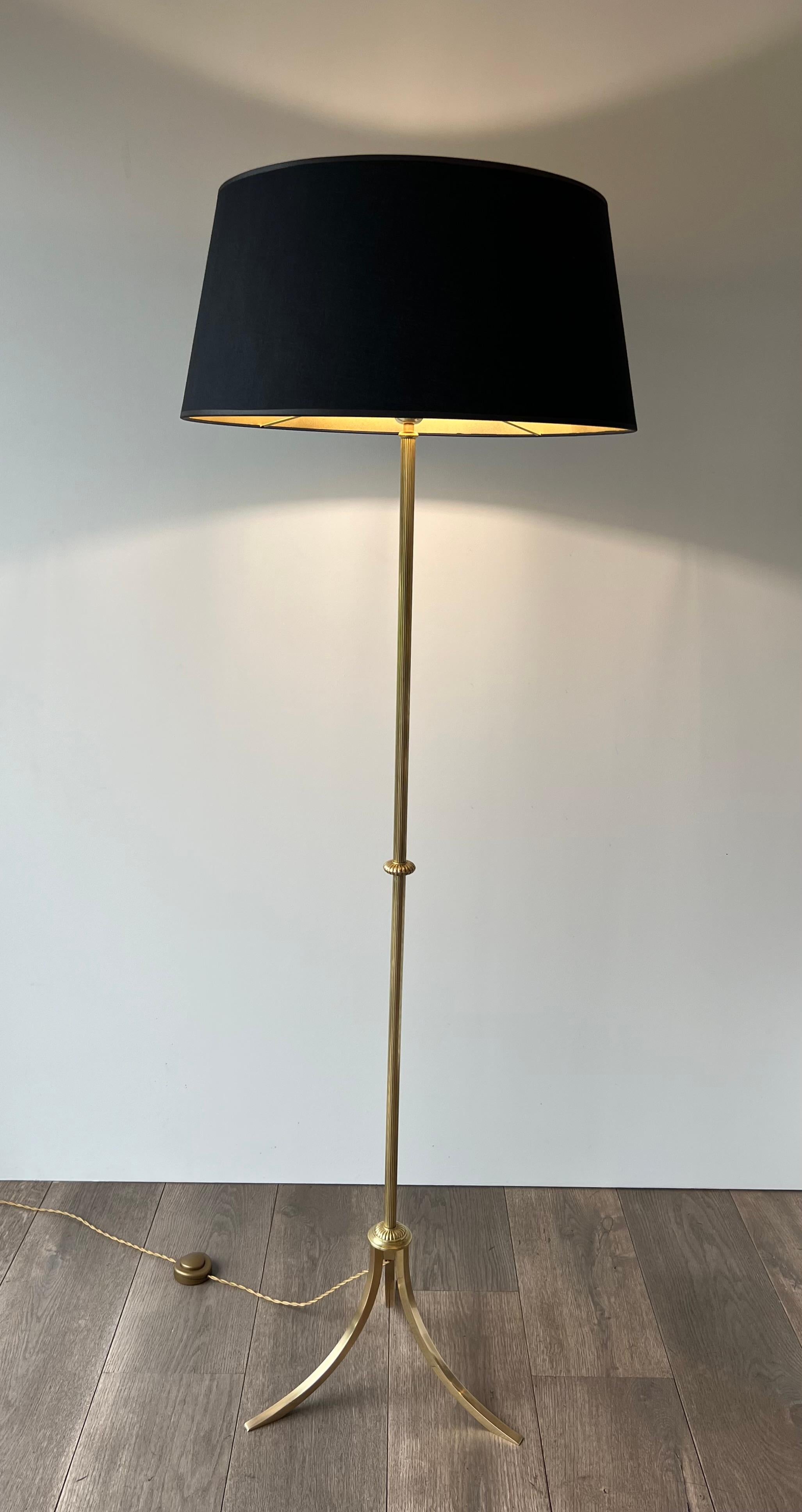 Lampada da terra in ottone in stile neoclassico francese degli anni '40, Maison Jansen in vendita 5