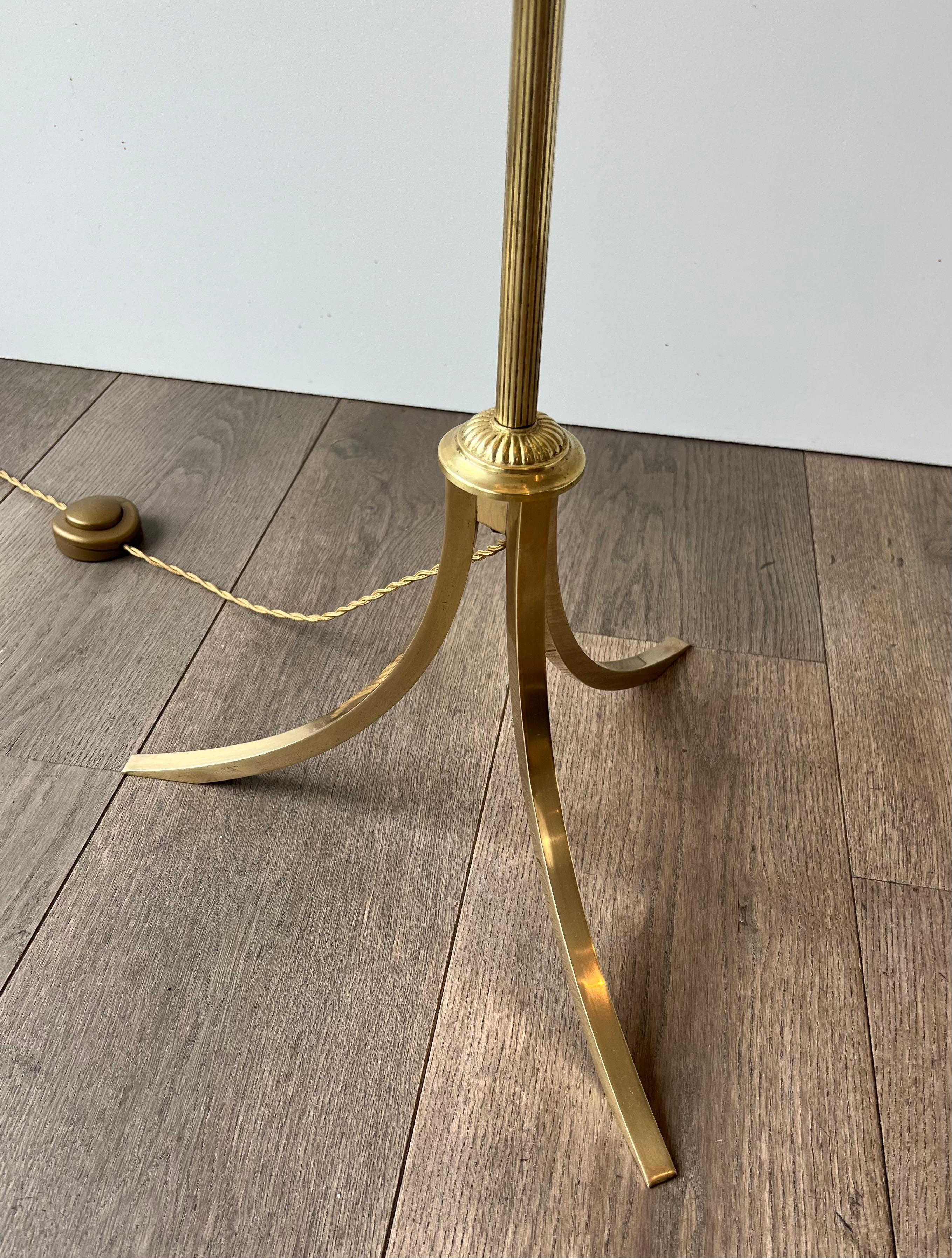 Lampada da terra in ottone in stile neoclassico francese degli anni '40, Maison Jansen in vendita 9