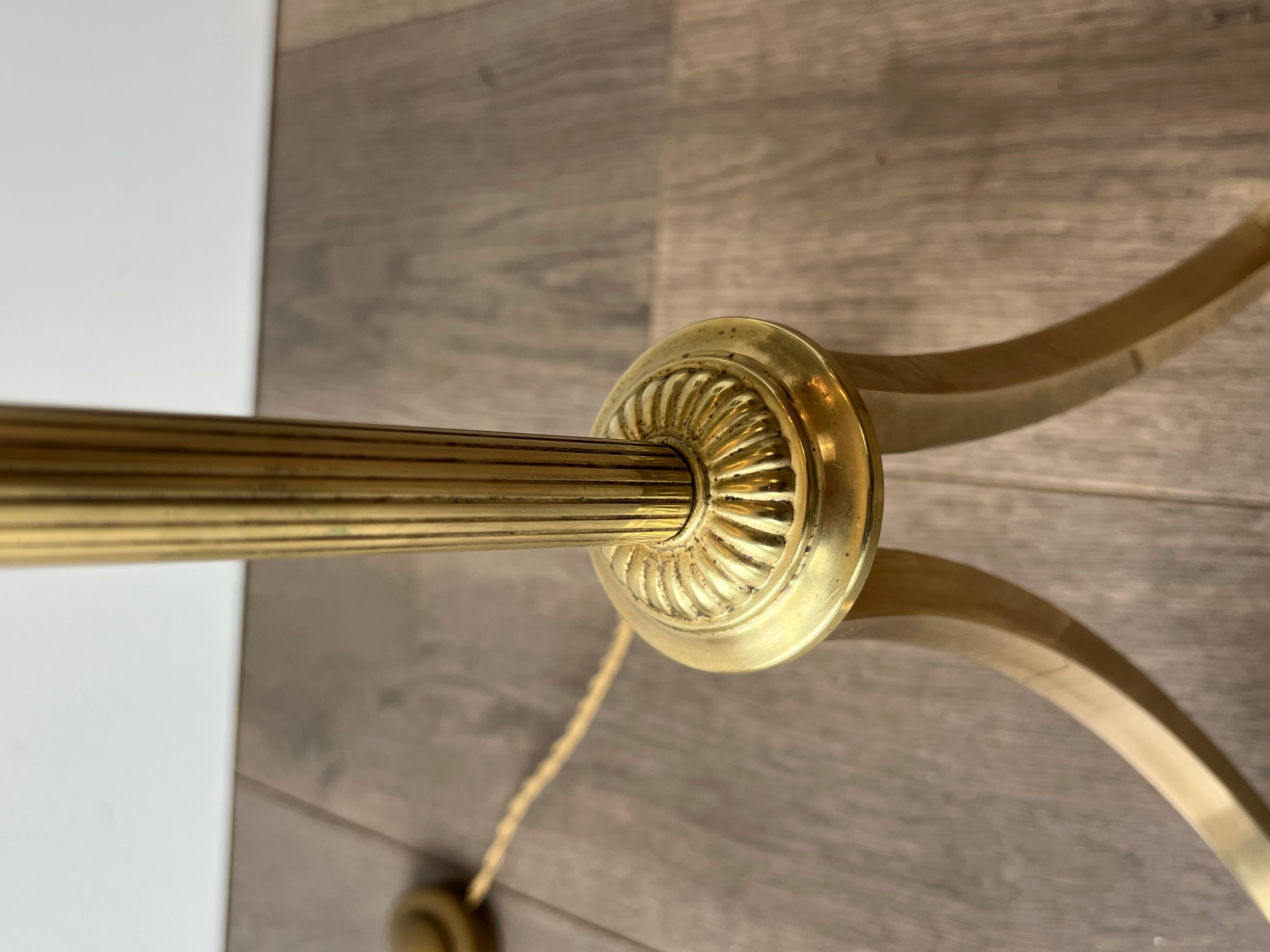 Lampada da terra in ottone in stile neoclassico francese degli anni '40, Maison Jansen in vendita 2