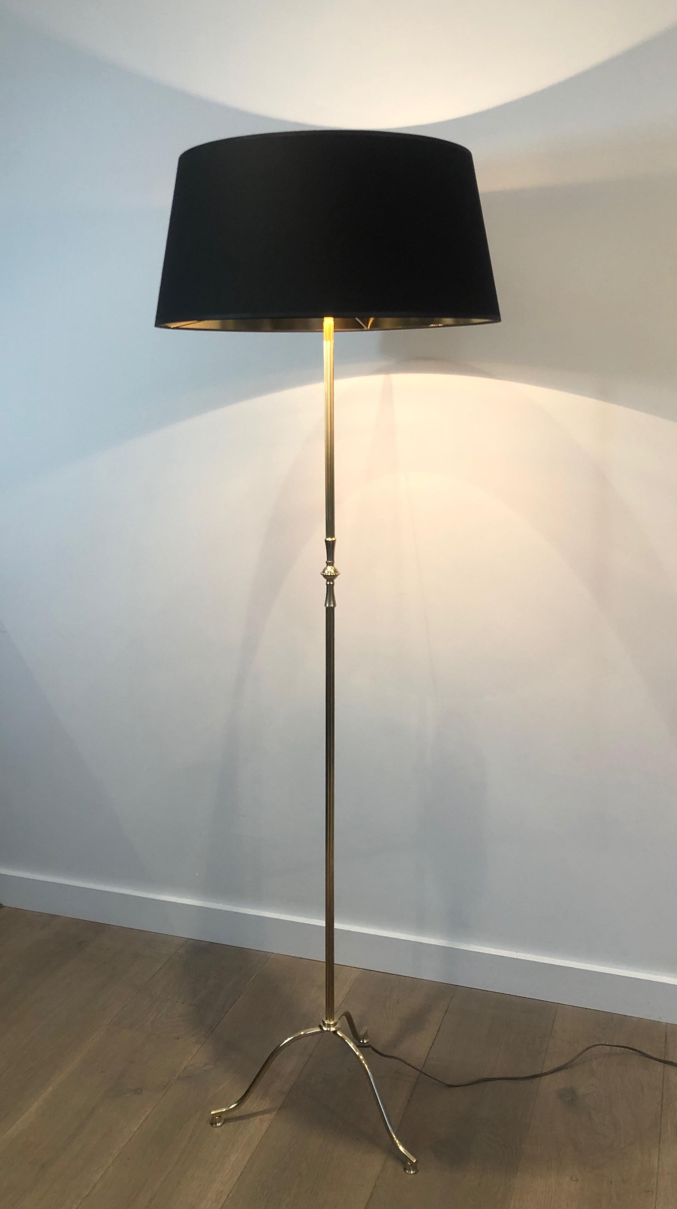 This neoclassical style floor lamp is made of brass. This is a French work in the style of Maison Jansen. Circa 1940