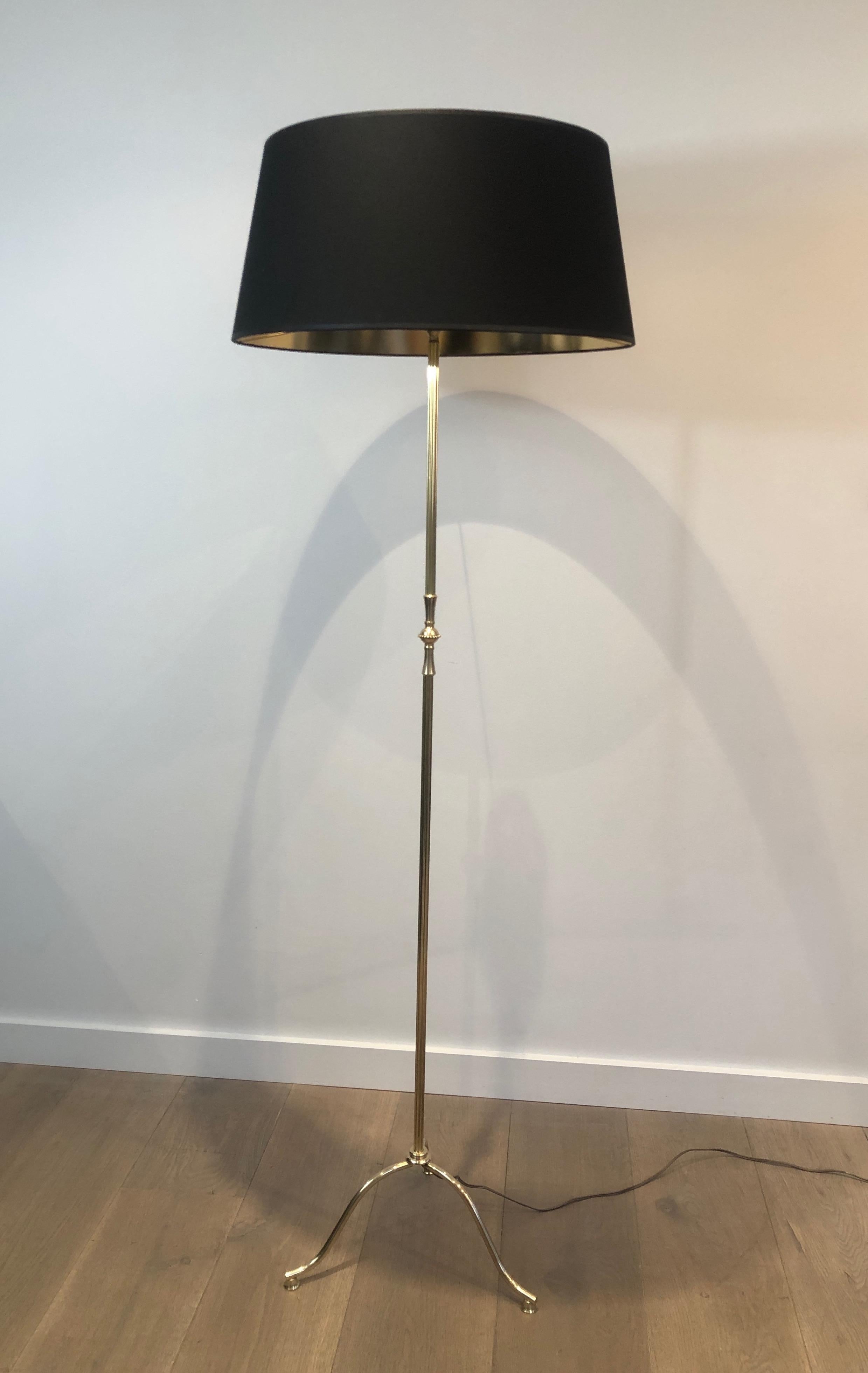 Neoklassizistische Stehlampe aus Messing im neoklassischen Stil von Maison Jansen (Französisch) im Angebot