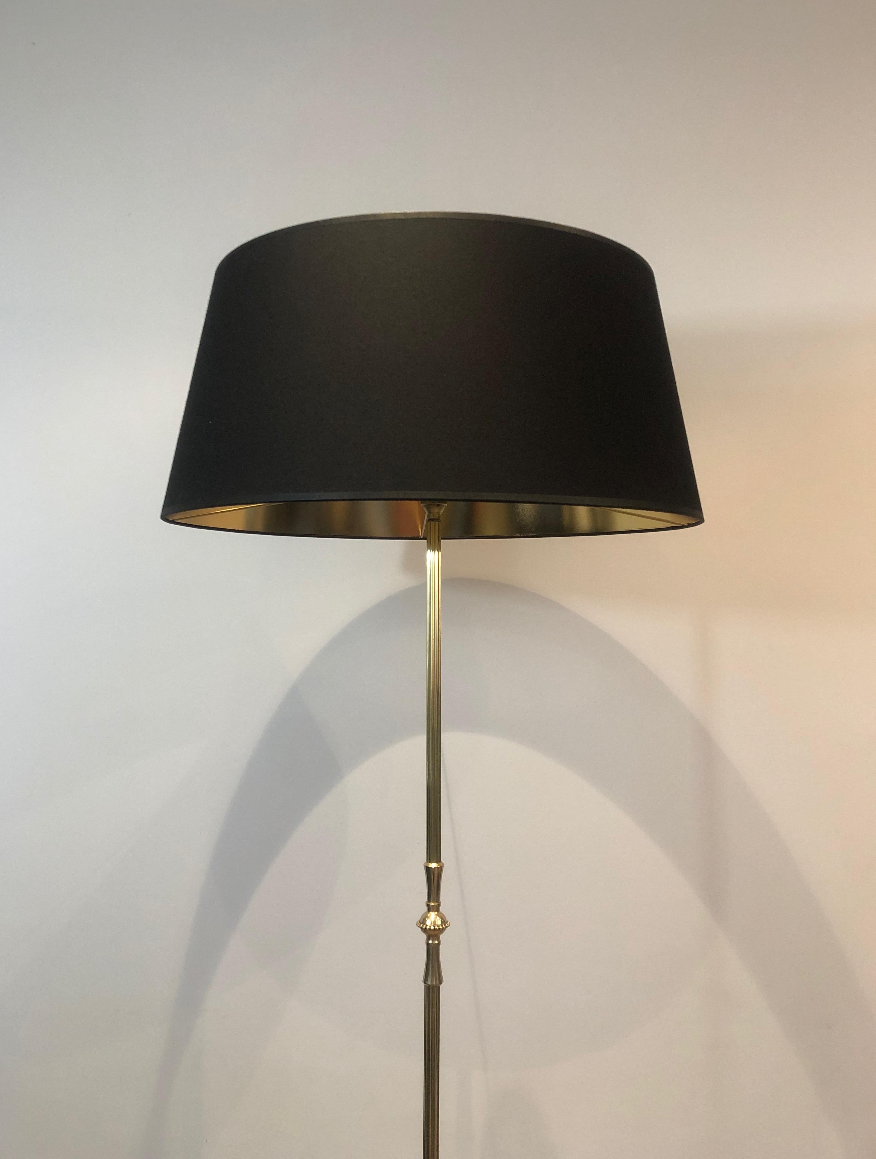 Neoclassical Style Brass Floor Lamp in the style of Maison Jansen In Good Condition For Sale In Marcq-en-Barœul, Hauts-de-France