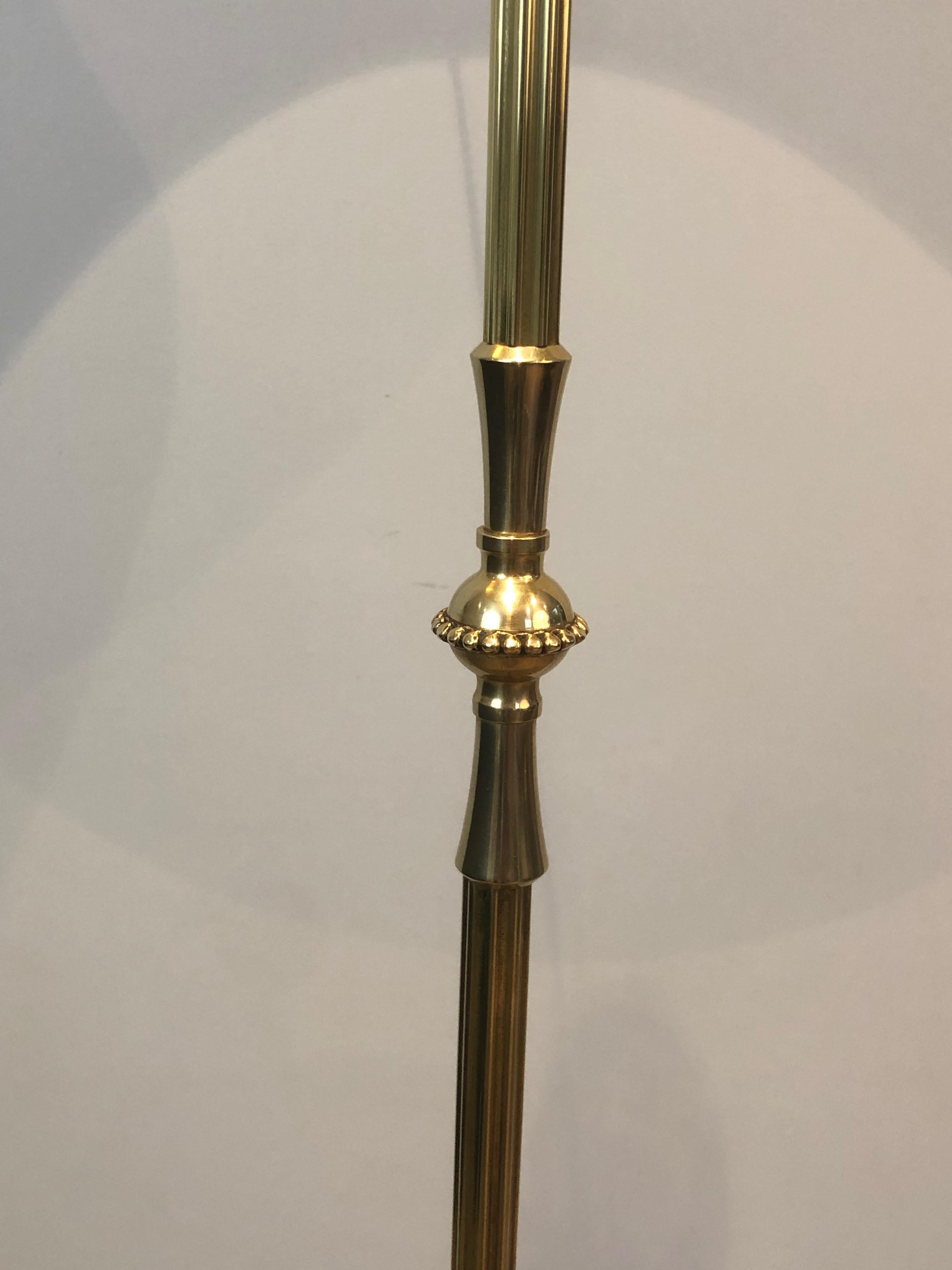 Mid-20th Century Neoclassical Style Brass Floor Lamp in the style of Maison Jansen For Sale