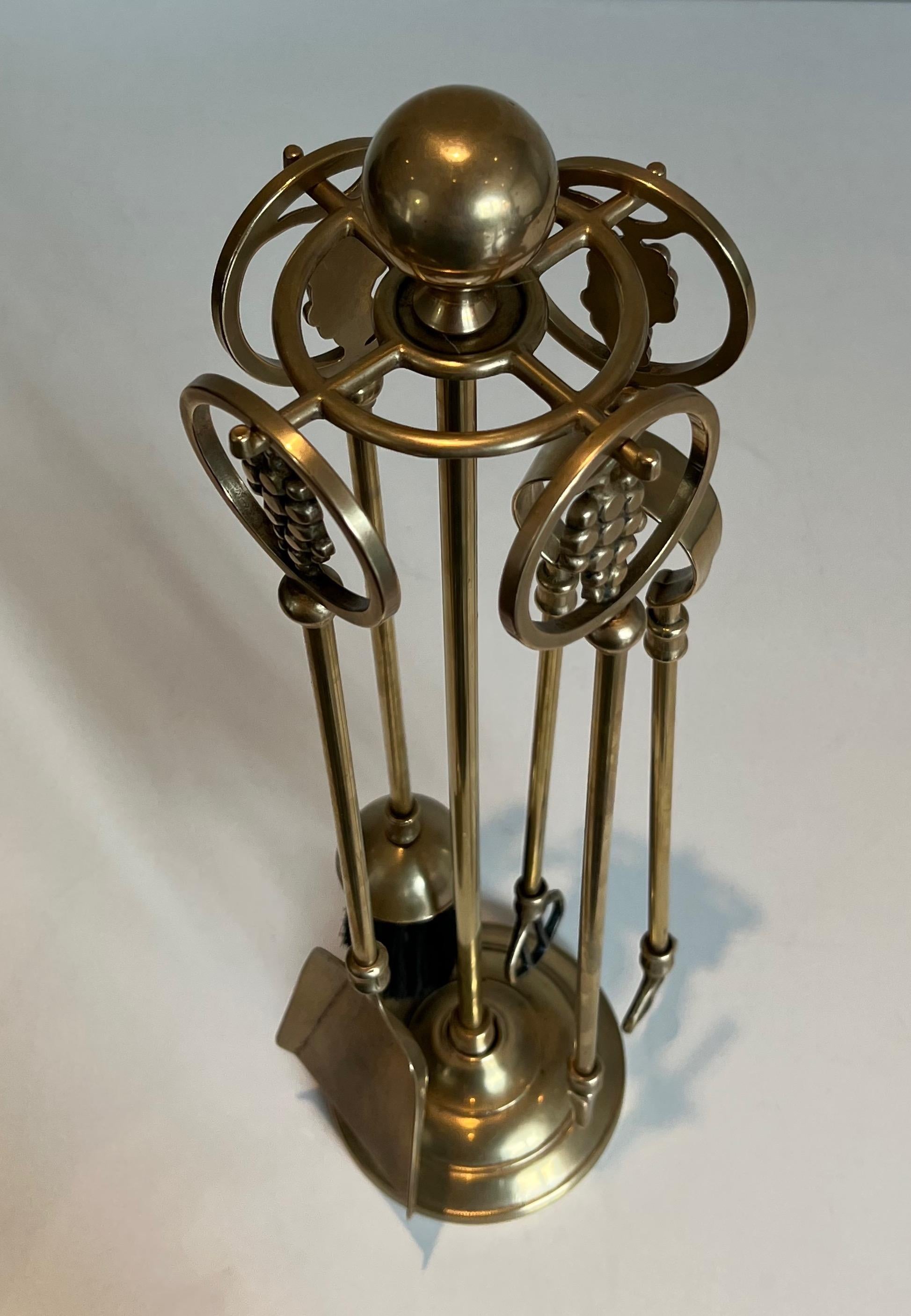 Neoclassical Style Brass Grappes Fireplace Tools In Good Condition For Sale In Marcq-en-Barœul, Hauts-de-France