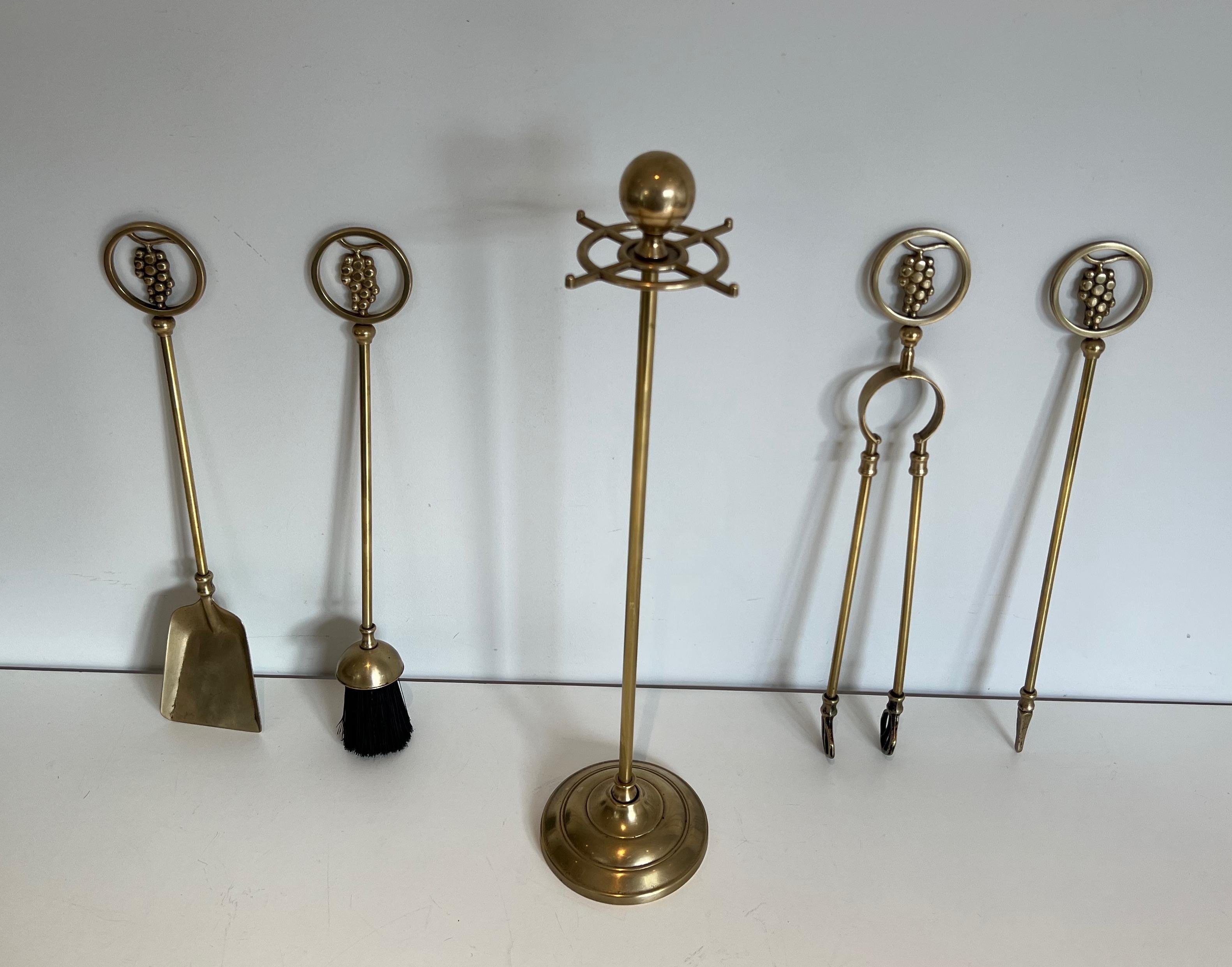 Neoklassischen Stil Messing Grappes Kamin Werkzeuge (Mitte des 20. Jahrhunderts) im Angebot