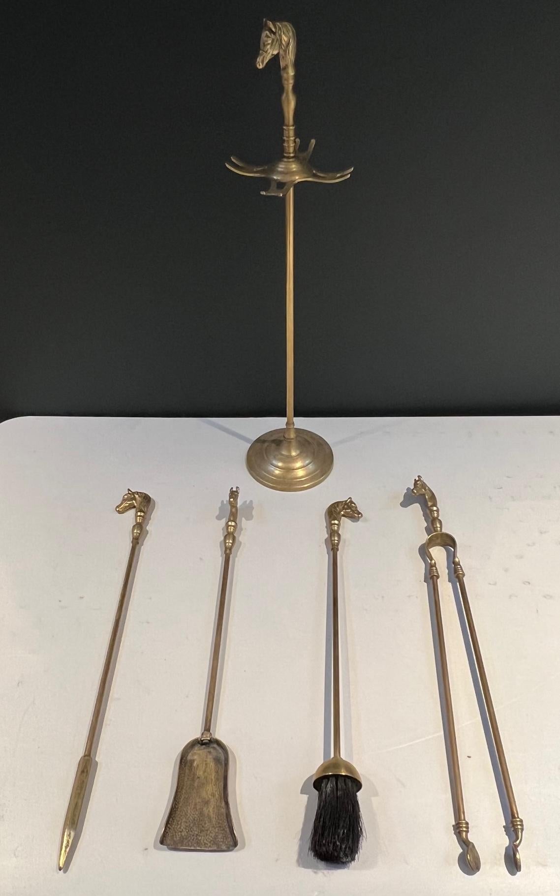 Strumenti per caminetto in ottone con testa di cavallo in stile neoclassico in vendita 3