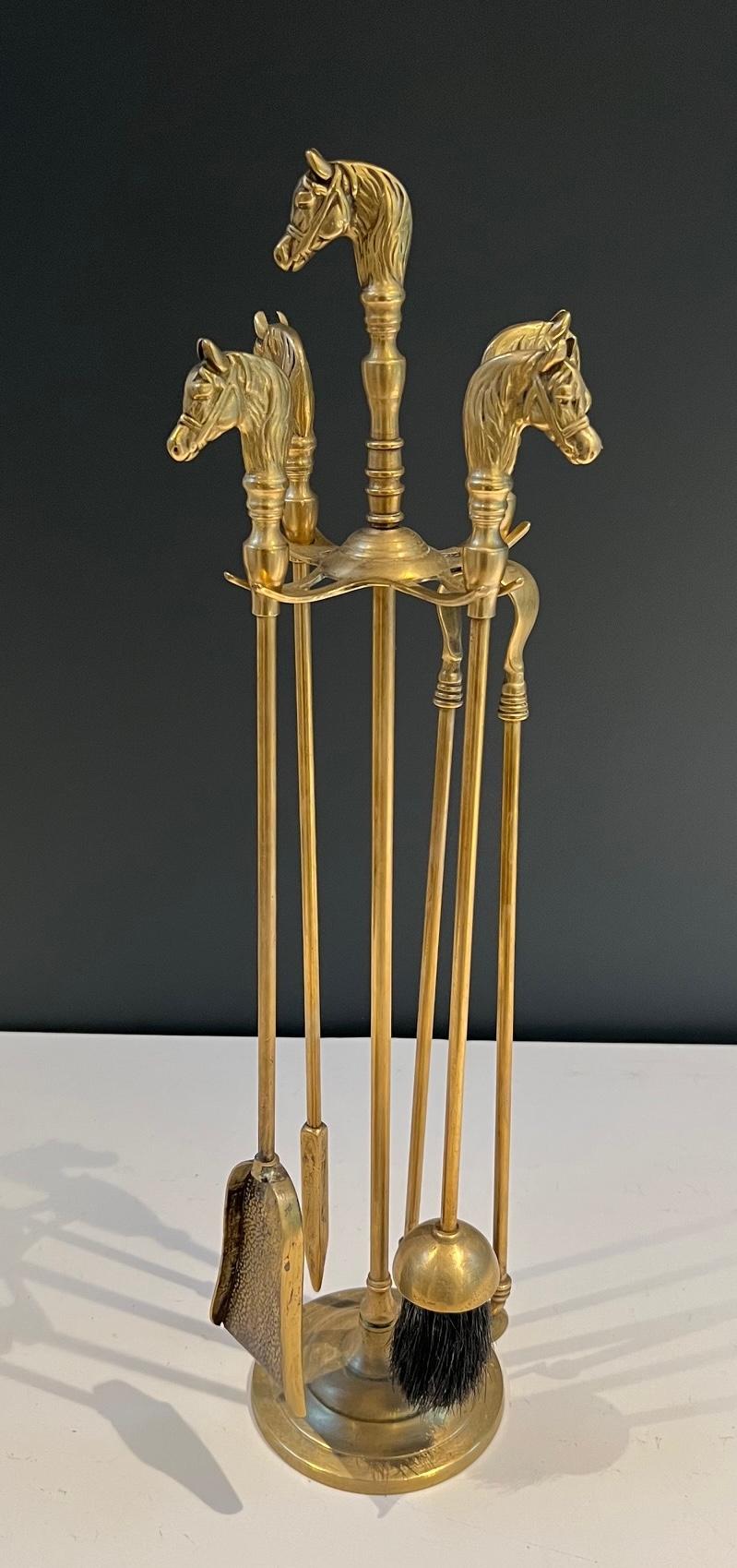 Strumenti per caminetto in ottone con testa di cavallo in stile neoclassico in vendita 5