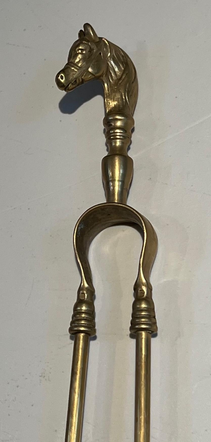 Strumenti per caminetto in ottone con testa di cavallo in stile neoclassico in vendita 8