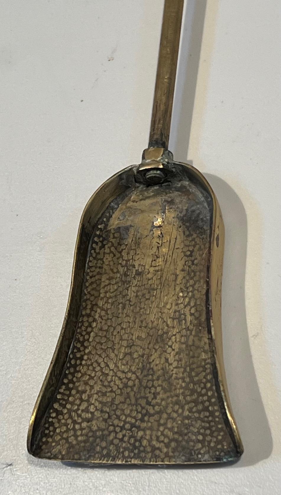 Strumenti per caminetto in ottone con testa di cavallo in stile neoclassico in vendita 11