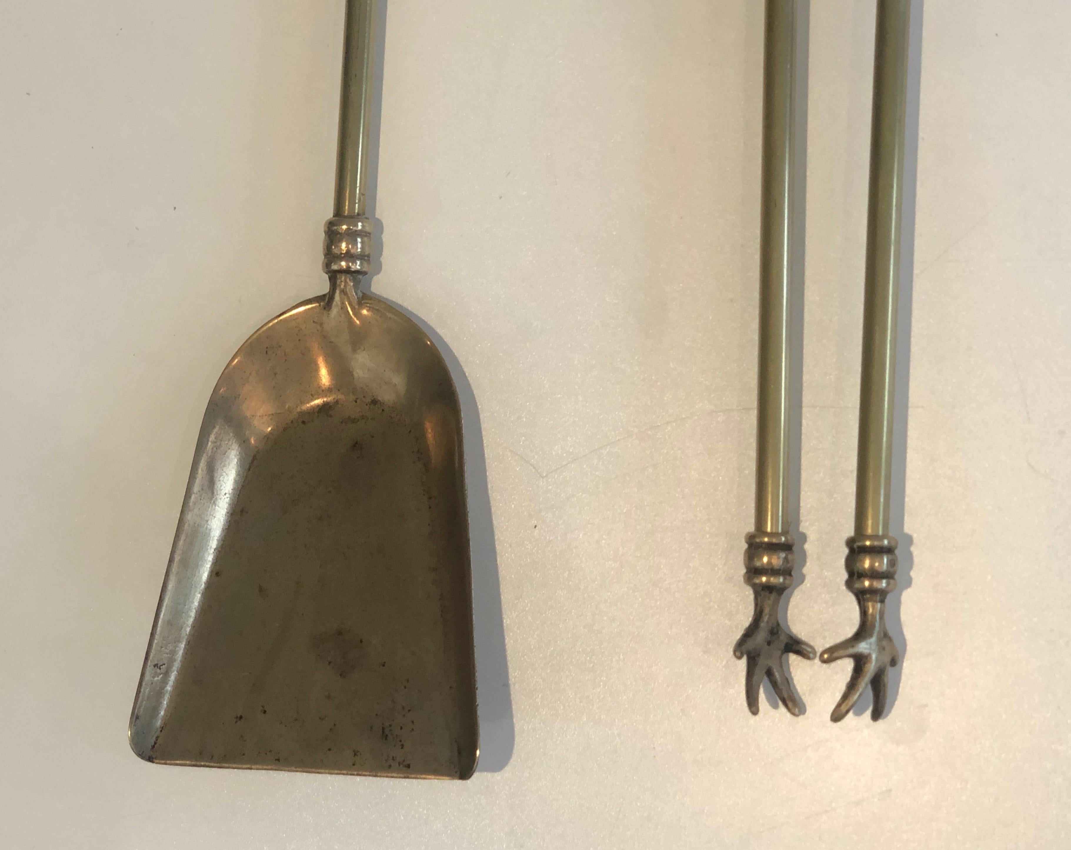 Outils de cheminée de style néoclassique en laiton pour chevaux en vente 2