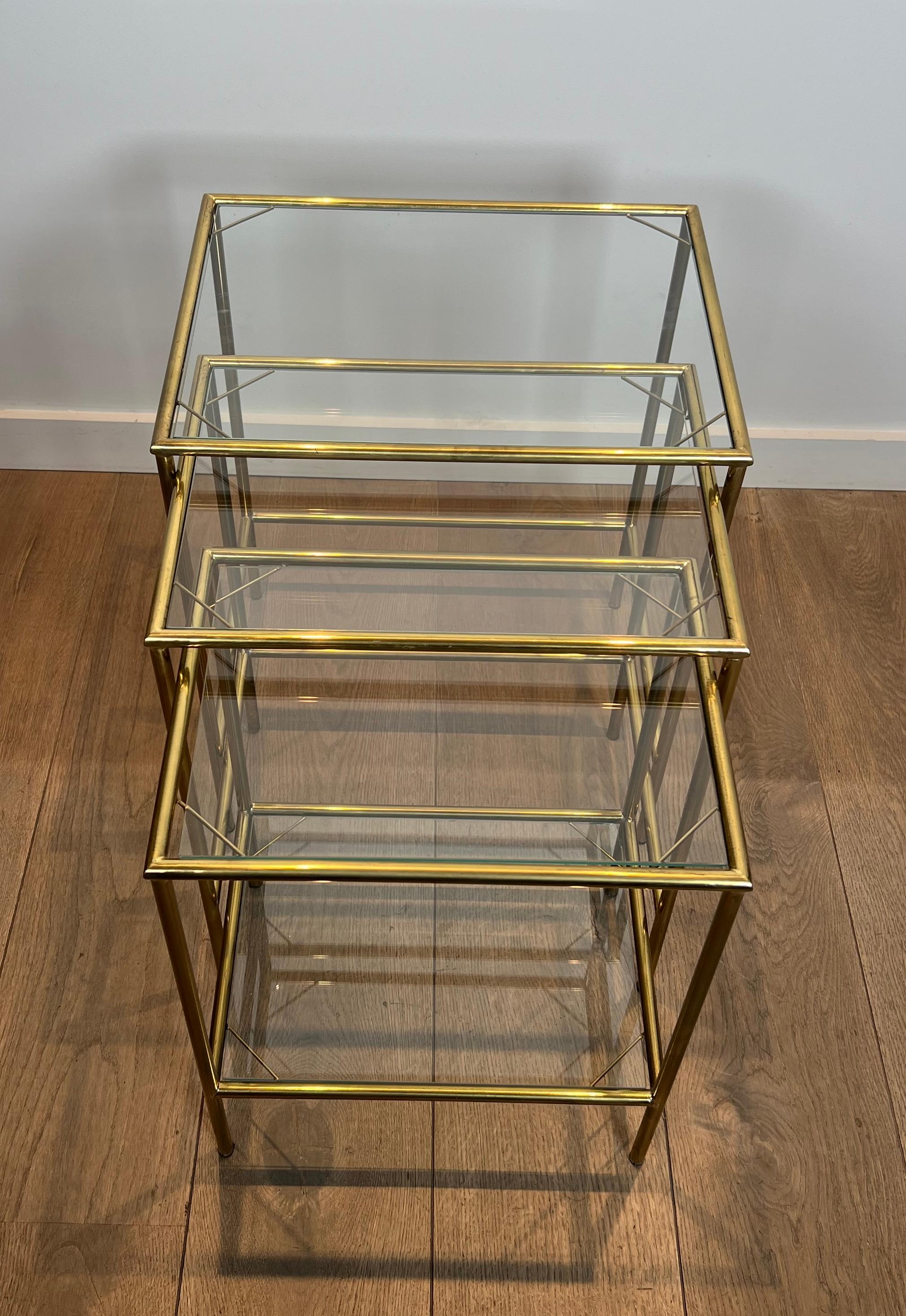 Neoclassical Style Brass Nesting Tables In Good Condition For Sale In Marcq-en-Barœul, Hauts-de-France