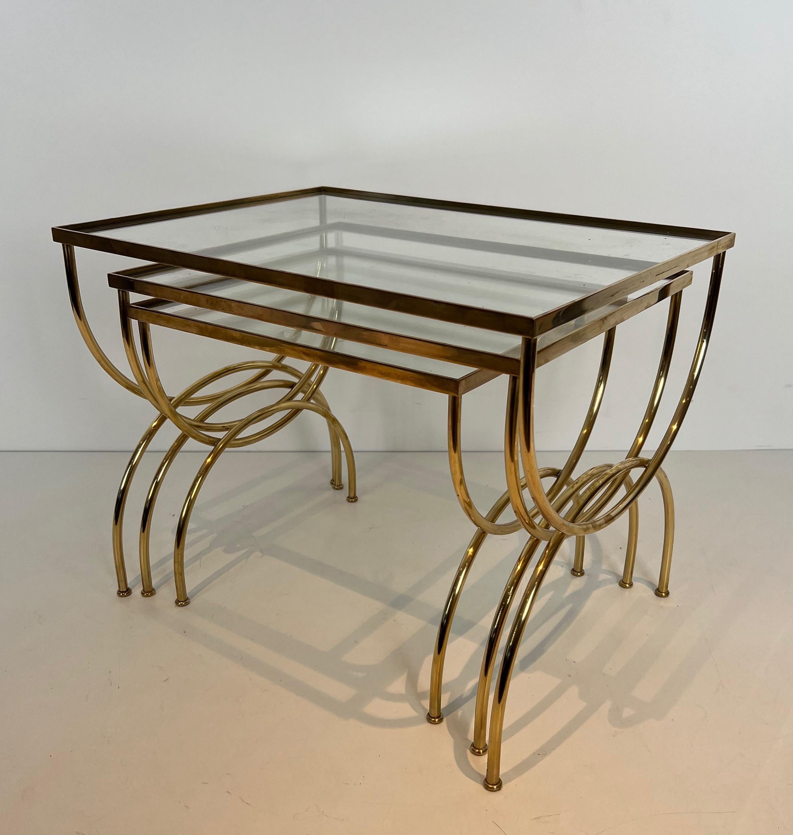 Tables gigognes de style néoclassique  Avec base arcuate. Travail en français en vente 5