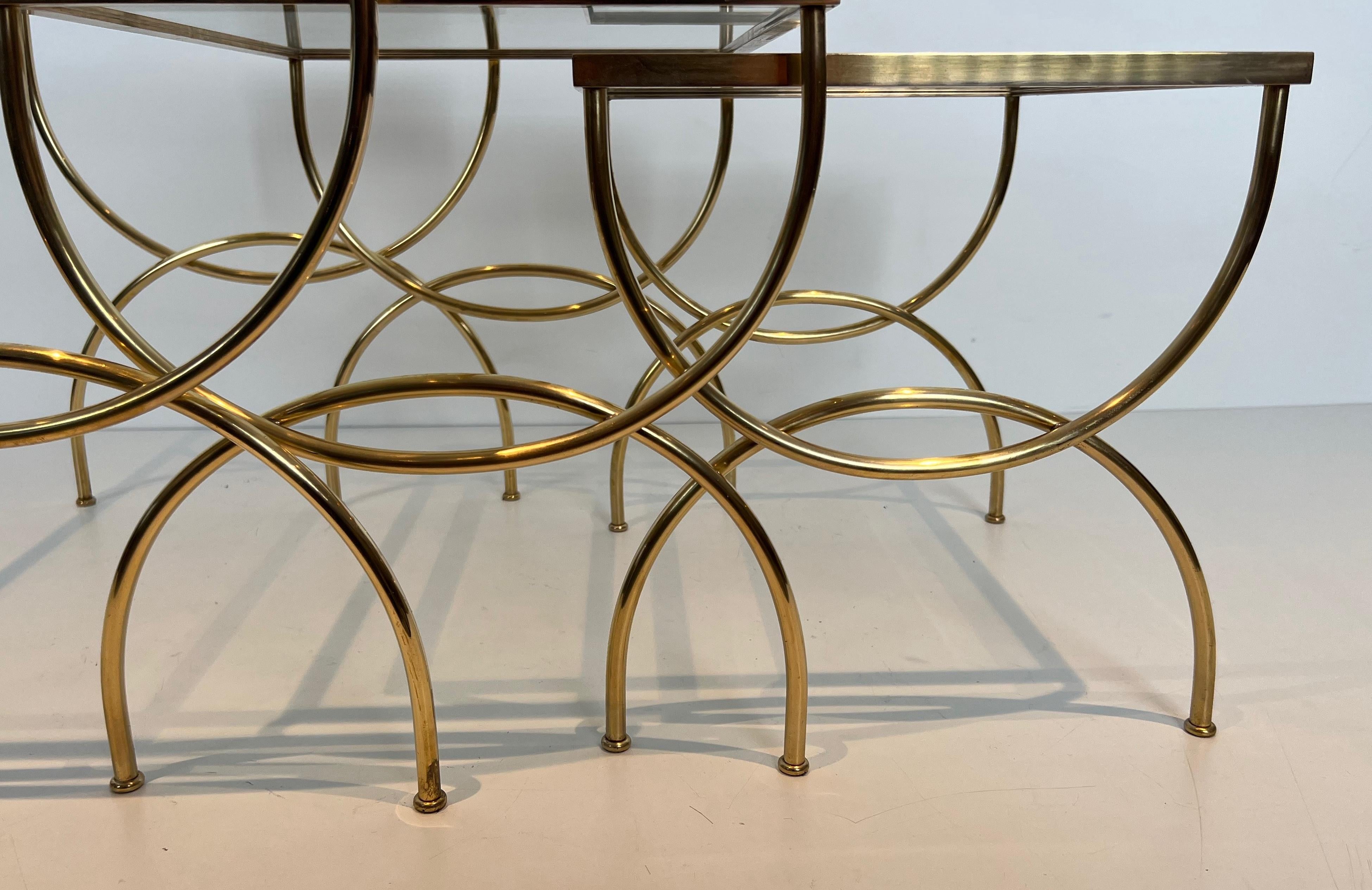 Tables gigognes de style néoclassique  Avec base arcuate. Travail en français en vente 6