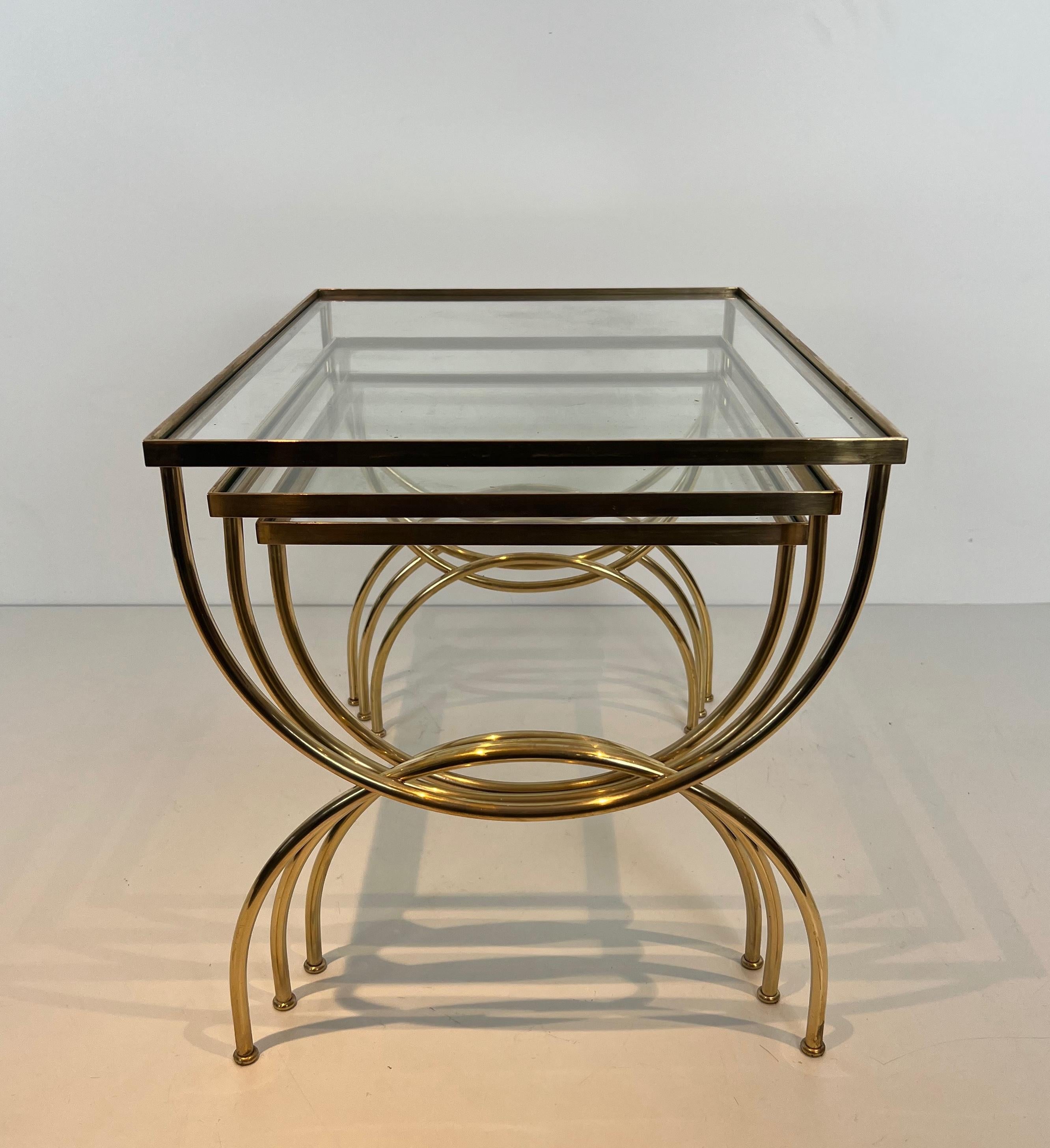 Tables gigognes de style néoclassique  Avec base arcuate. Travail en français en vente 9
